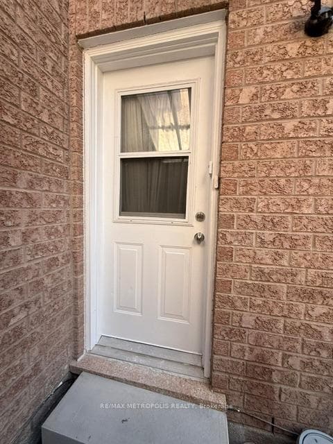 4 Nelly Court Unit #BSMT - Detached photo 2 of 16 in Brampton, Ontario
