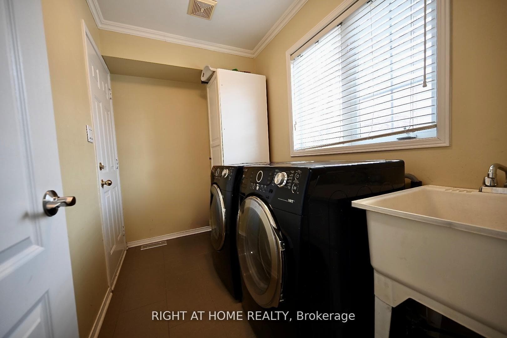 11 West Deane Park Drive Unit 1 - Townhouse photo 19 of 19 in Etobicoke (Islington / Rexdale), Ontario