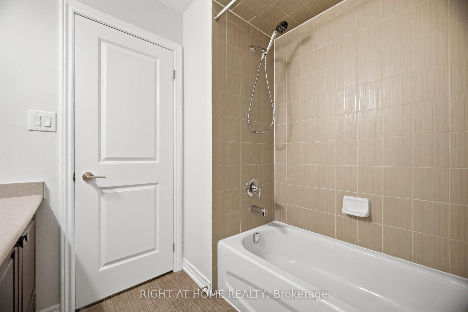 269 Georgian Drive Unit 311 - Condo photo 19 of 39 in Oakville, Ontario