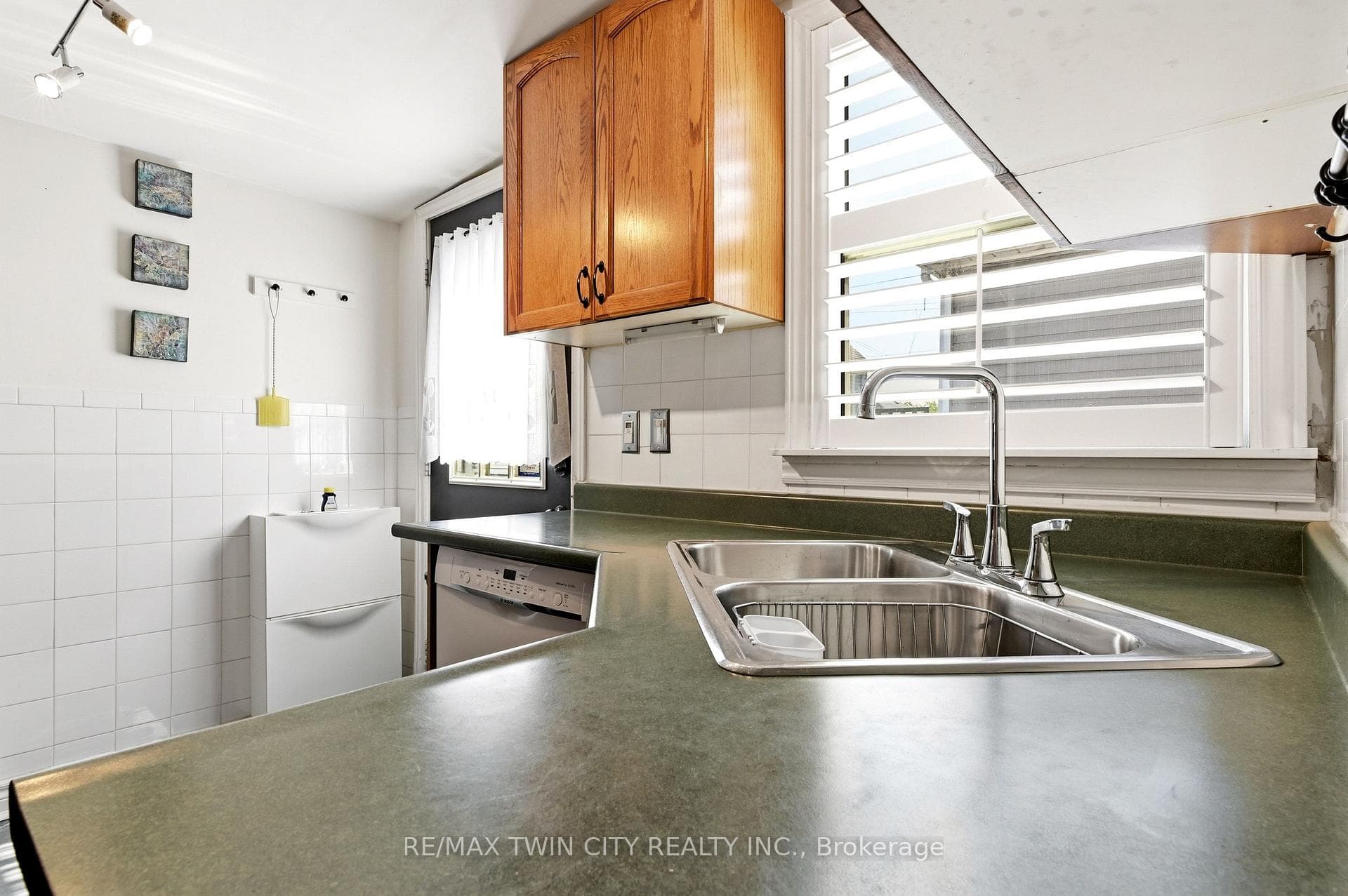 23 Britannia Avenue - Detached photo 13 of 35 in Hamilton, Ontario