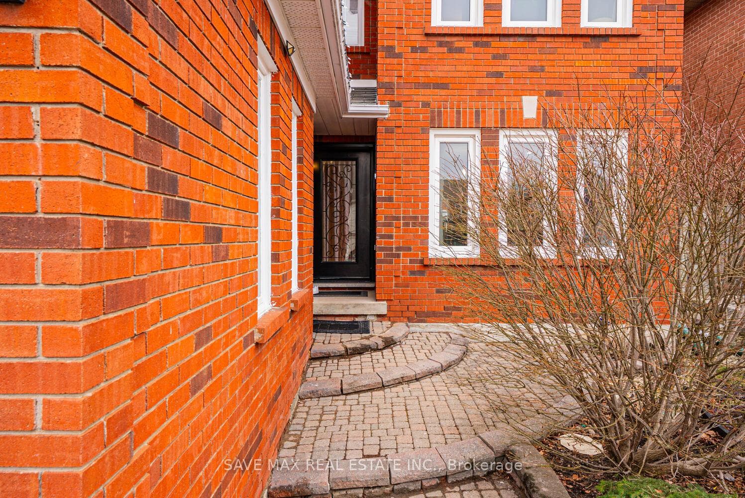 30 Adirondack Crescent - Detached photo 2 of 50 in Brampton, Ontario