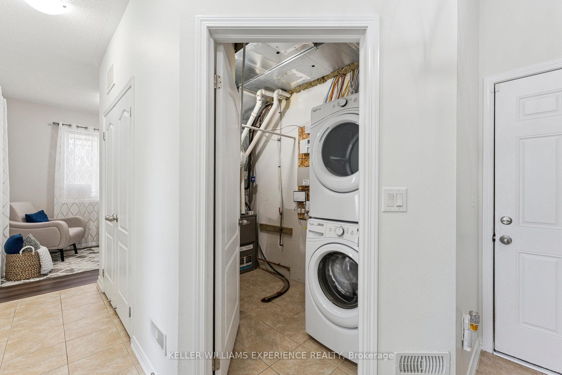 31 Alnwick Avenue - Townhouse photo 7 of 31 in Caledon, Ontario