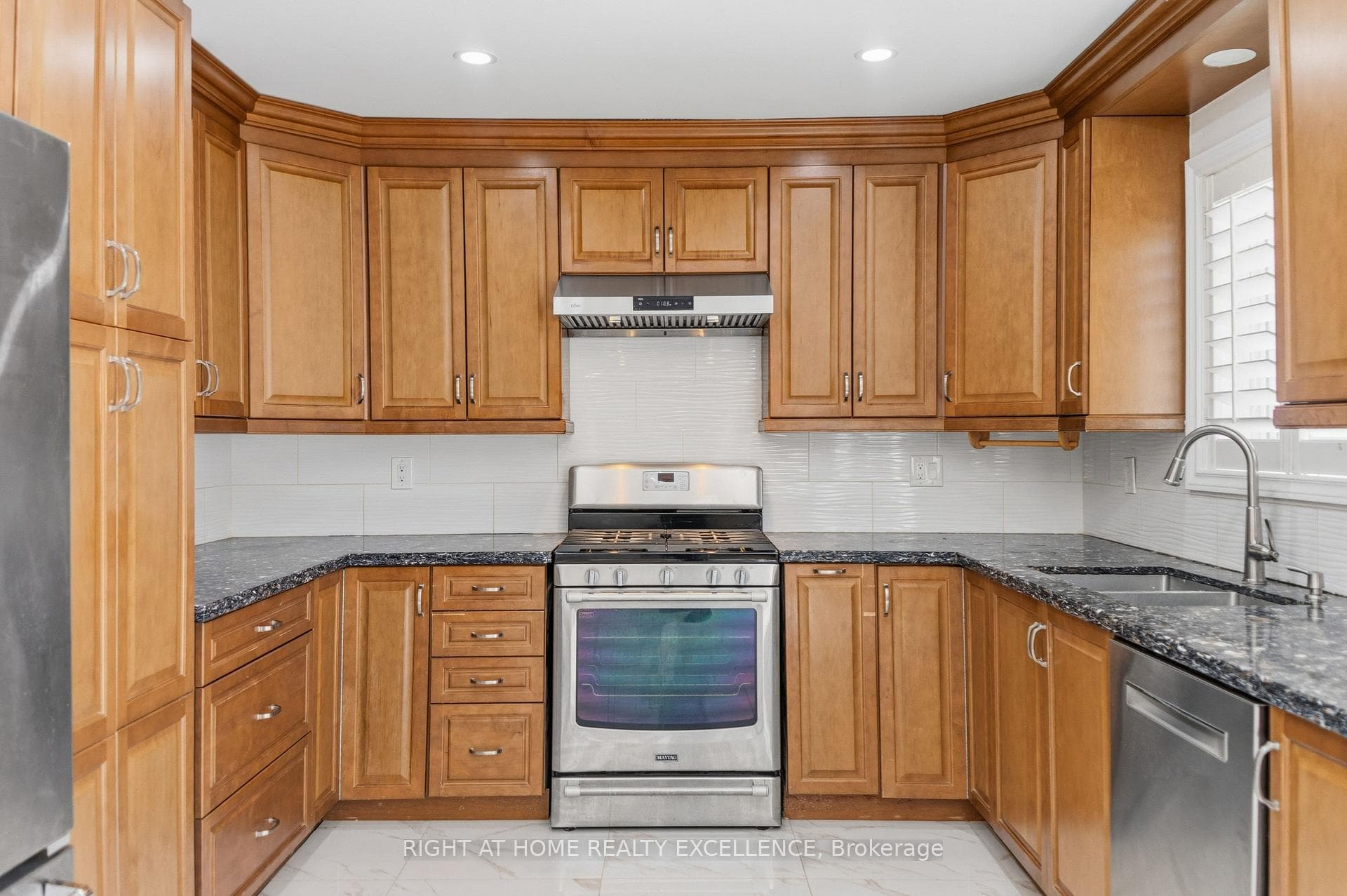 16 Whitford Court - Detached photo 13 of 39 in Brampton, Ontario