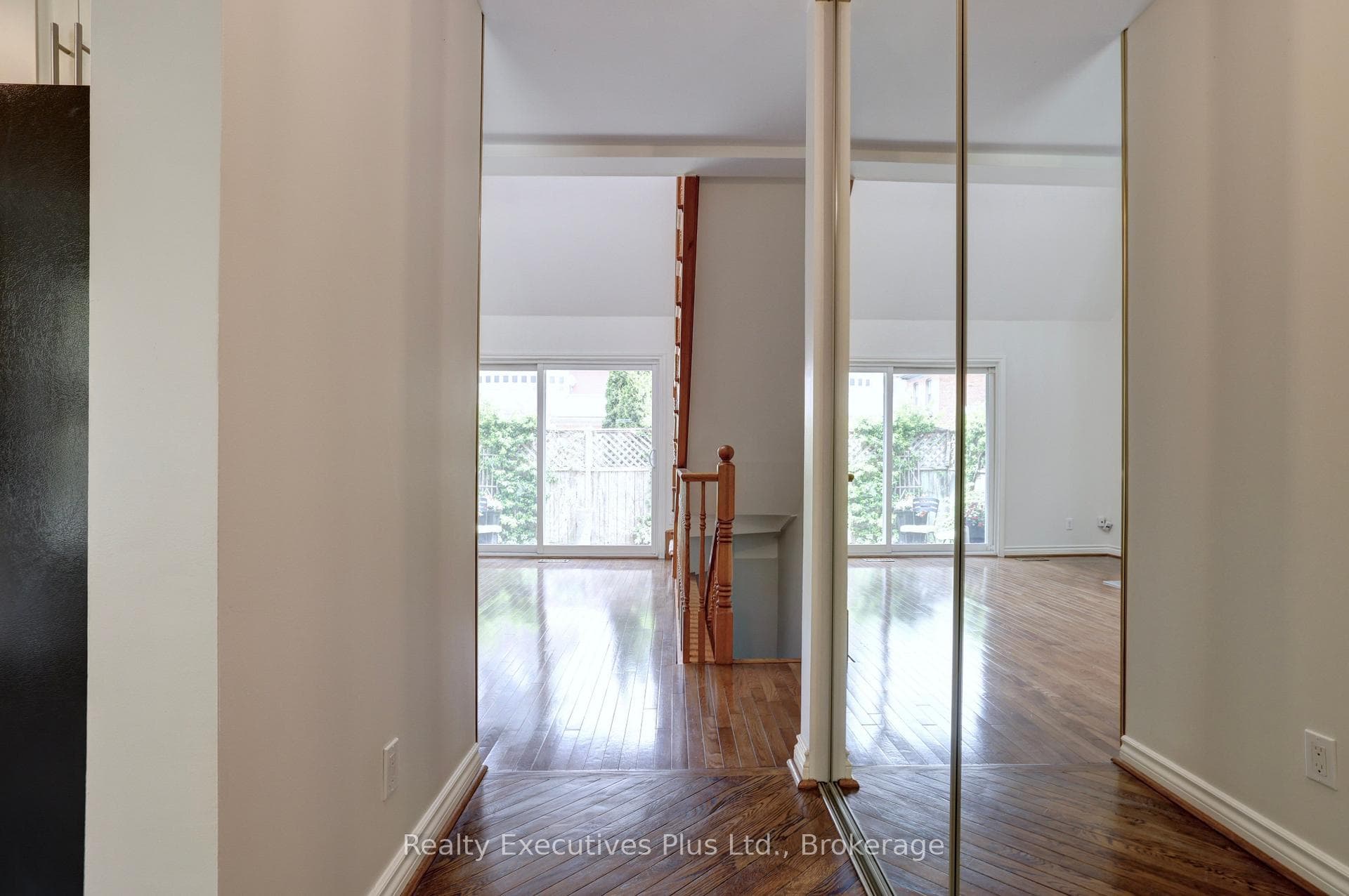 463 Blathwayte Lane - Townhouse photo 8 of 48 in Burlington, Ontario