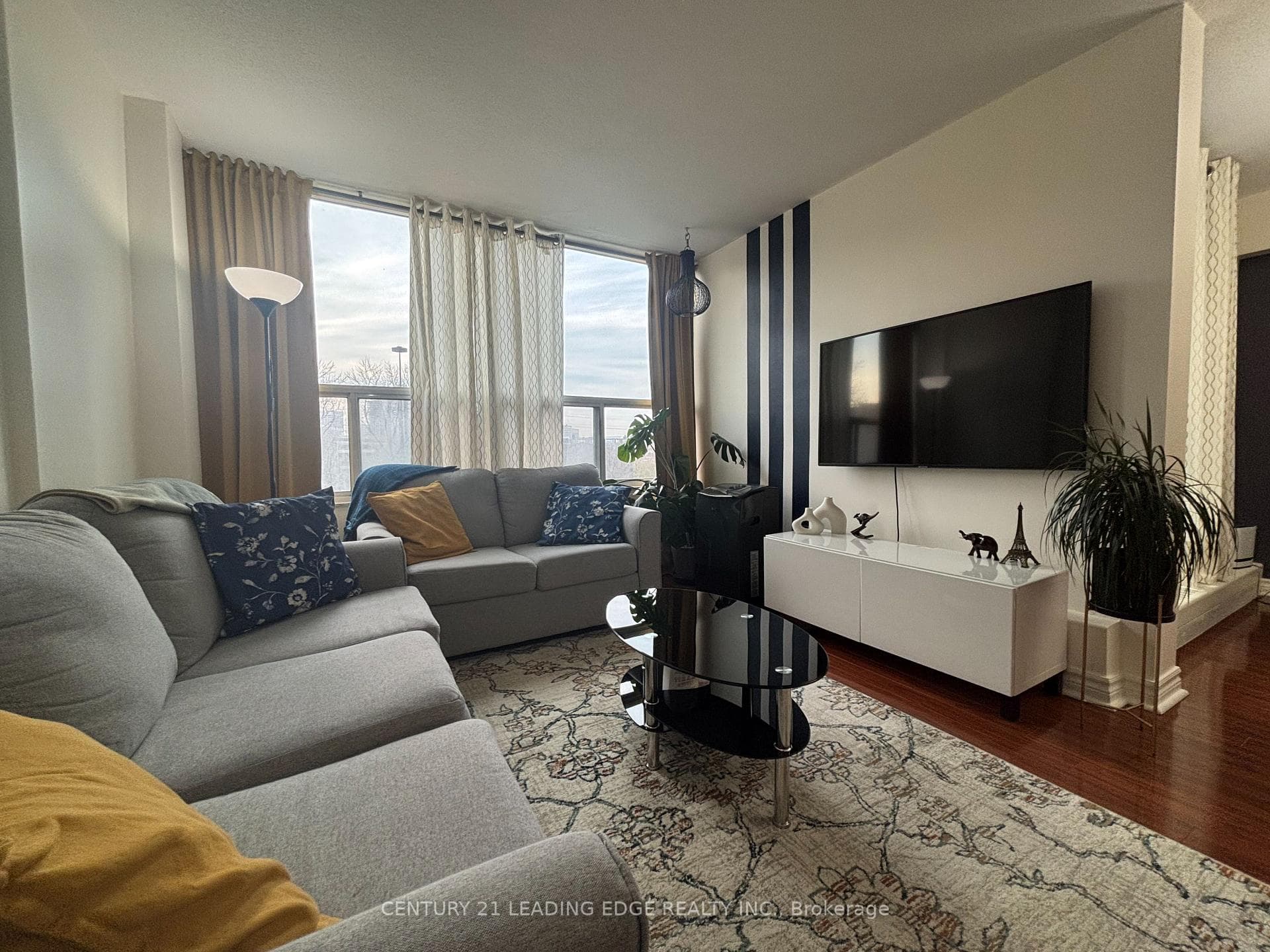 15 Vicora Linkway N/A Unit 304 - Condo photo 5 of 30 in Flemingdon Park / Don Mills, Ontario