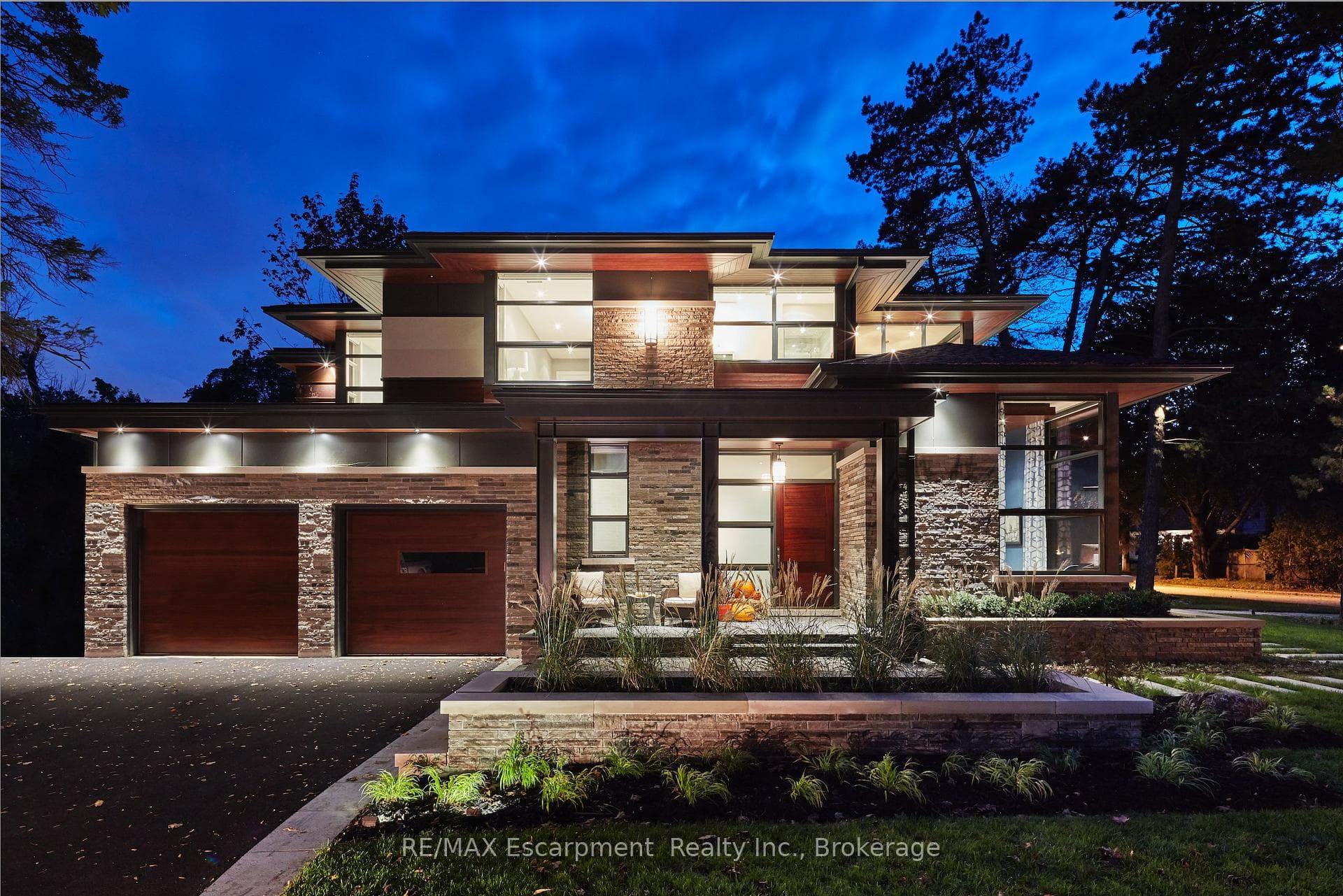 238 Hart Avenue - Detached photo 1 of 50 in Burlington, Ontario