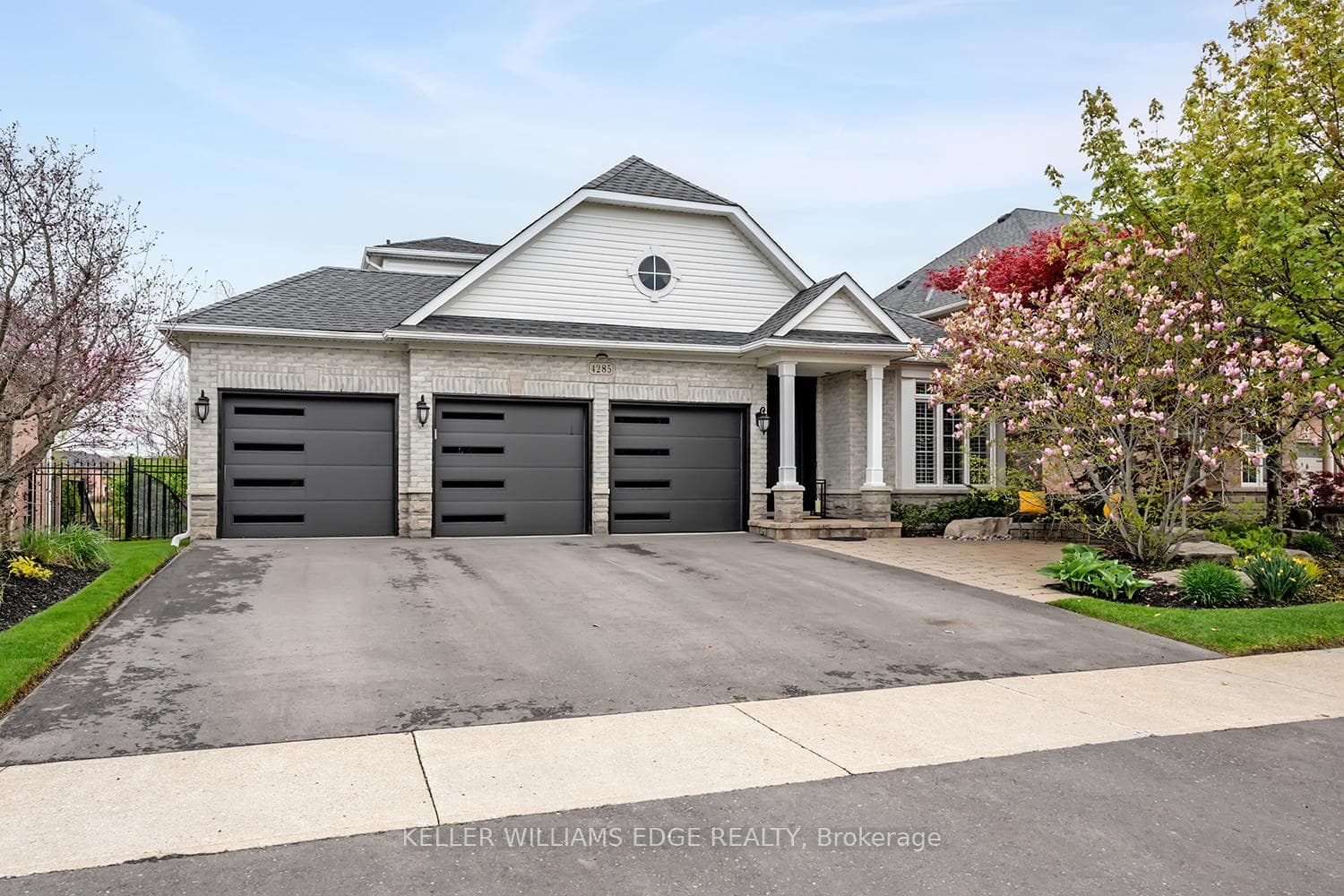 4285 Couples Crescent - Detached photo 2 of 46 in Burlington, Ontario
