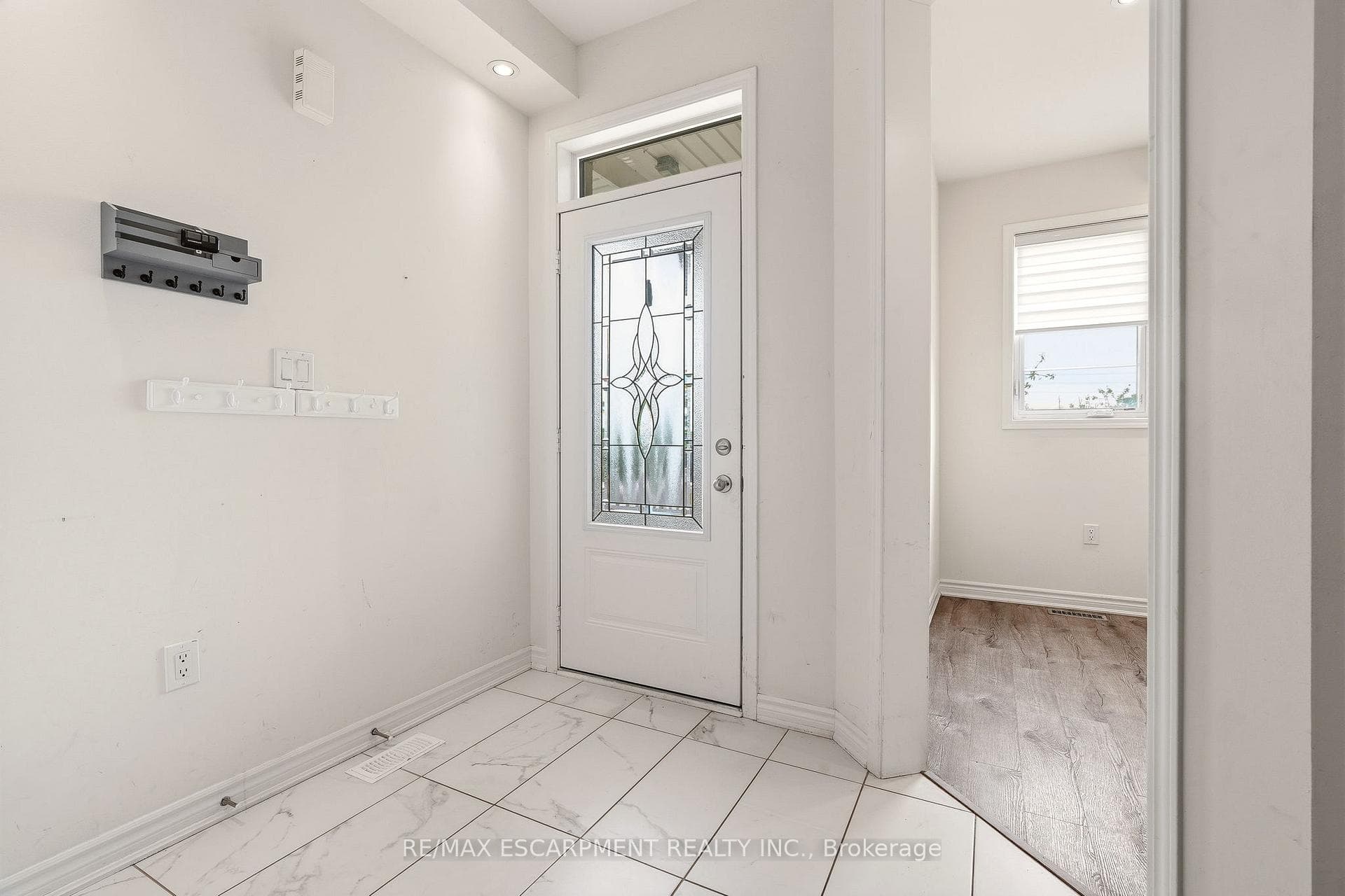 1364 Sycamore Garden - Townhouse photo 3 of 43 in Milton, Ontario