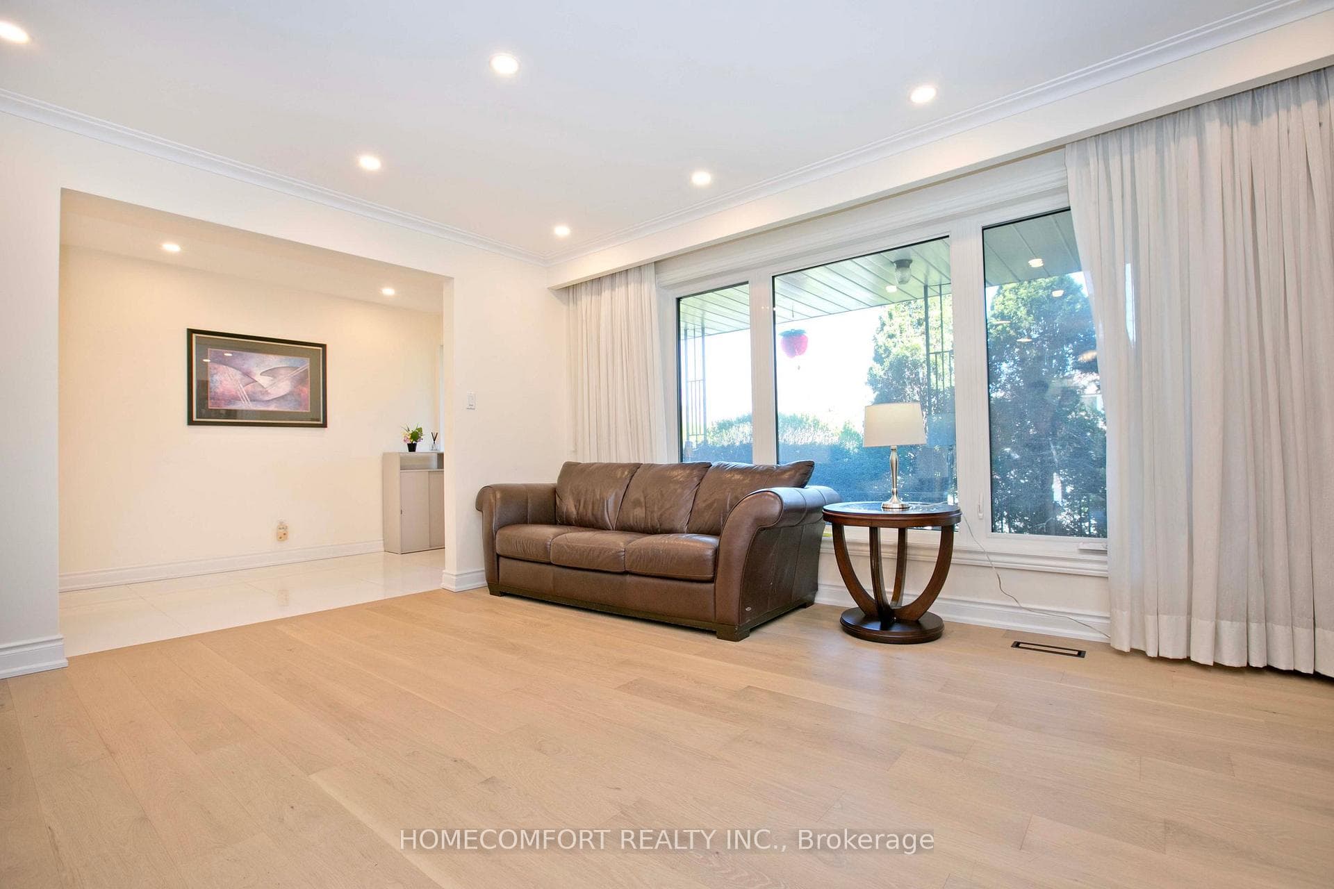 19 Oldborough Circle - Detached photo 2 of 37 in Hillcrest Village / Bayview Village, Ontario