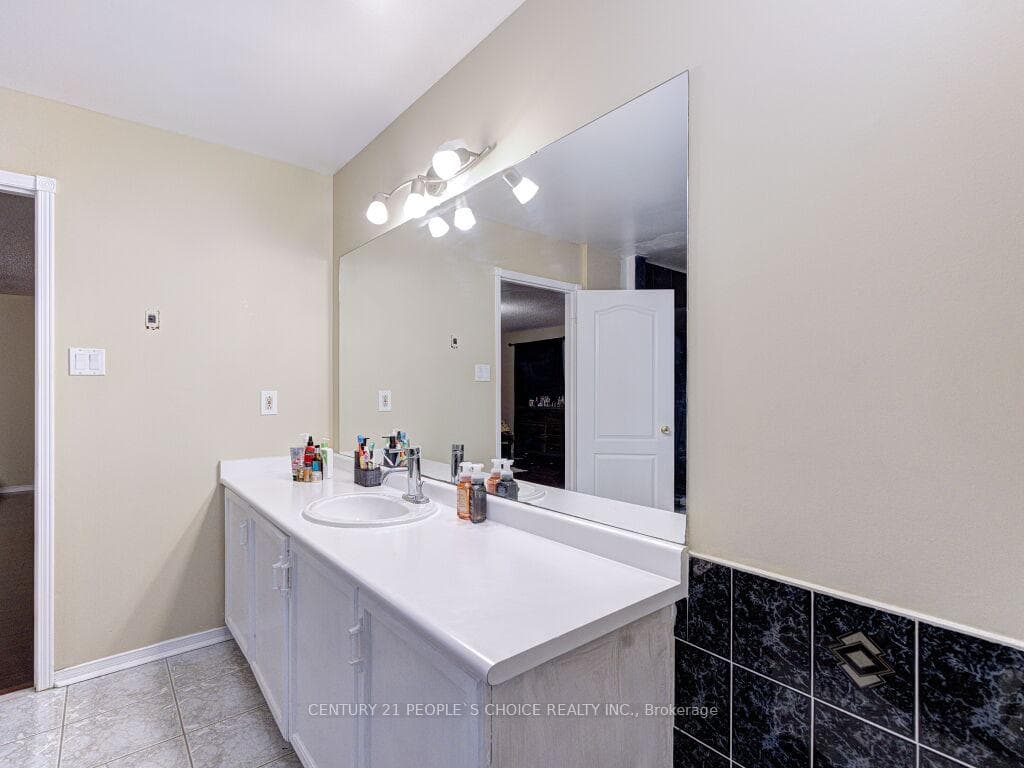 5965 River Grove Avenue - Detached photo 27 of 50 in Mississauga, Ontario