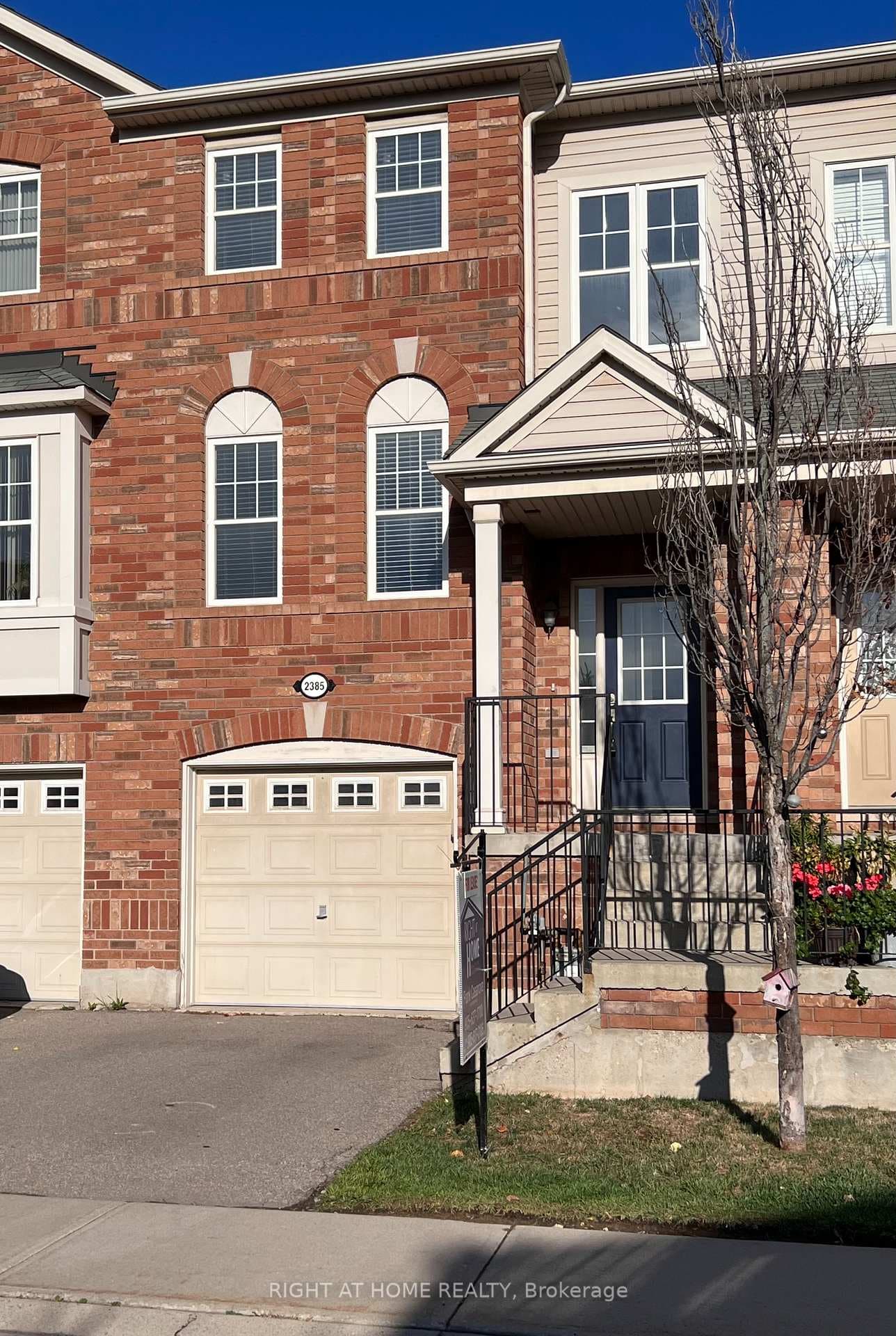 2385 COHO Way - Townhouse for sale in Glen Abbey, Ontario