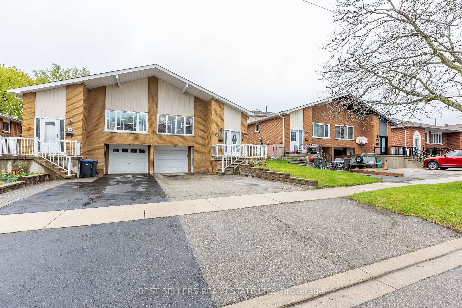 2554 Palisander Avenue - Semi-Detached photo 1 of 31 in Mississauga, Ontario