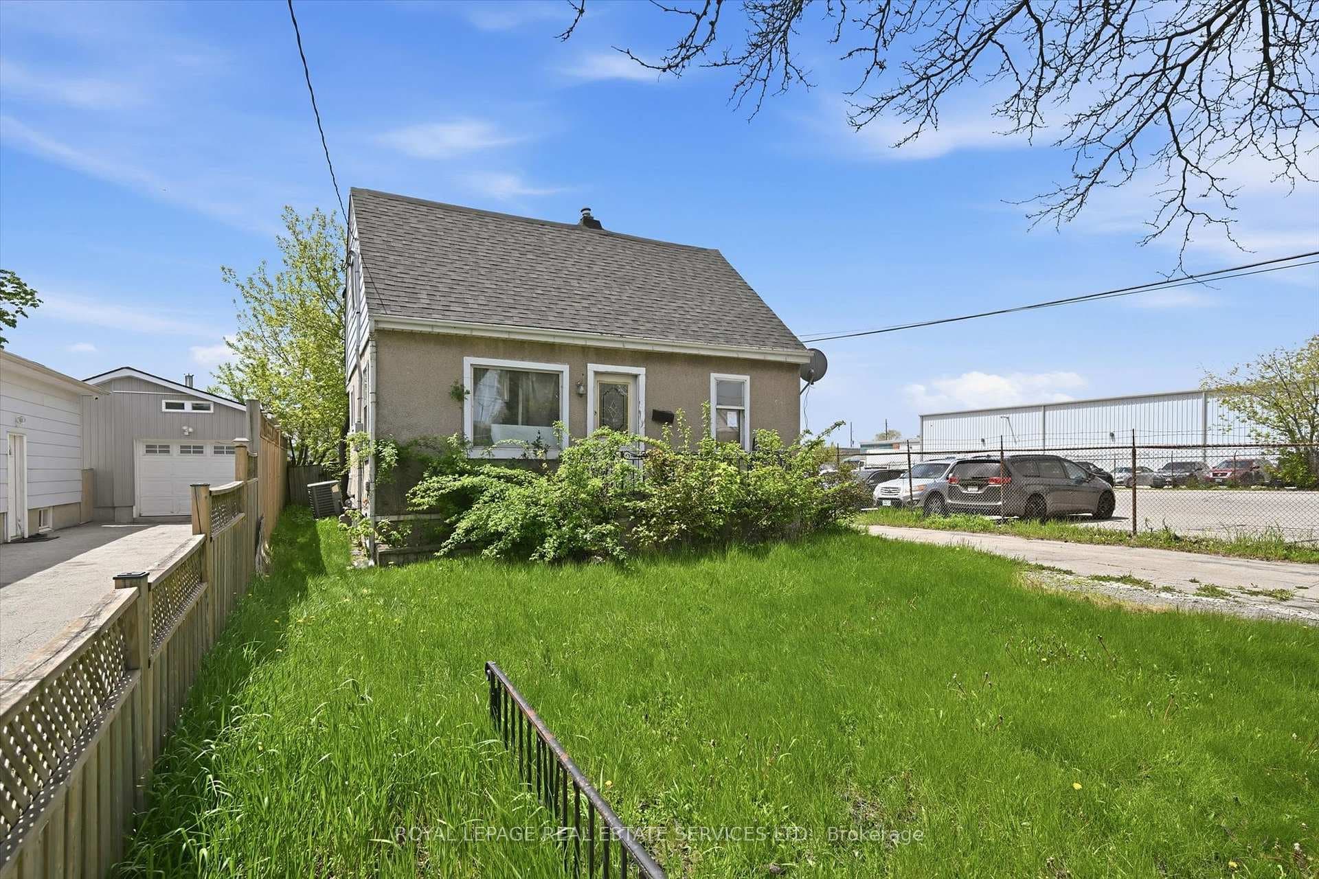 700 Rennie Street - Detached photo 4 of 9 in Hamilton, Ontario