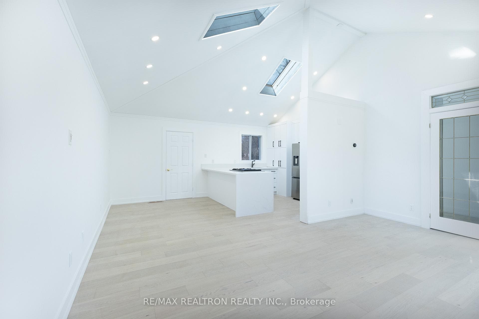 1480 Kenmuir Avenue - Detached photo 9 of 50 in Mississauga, Ontario