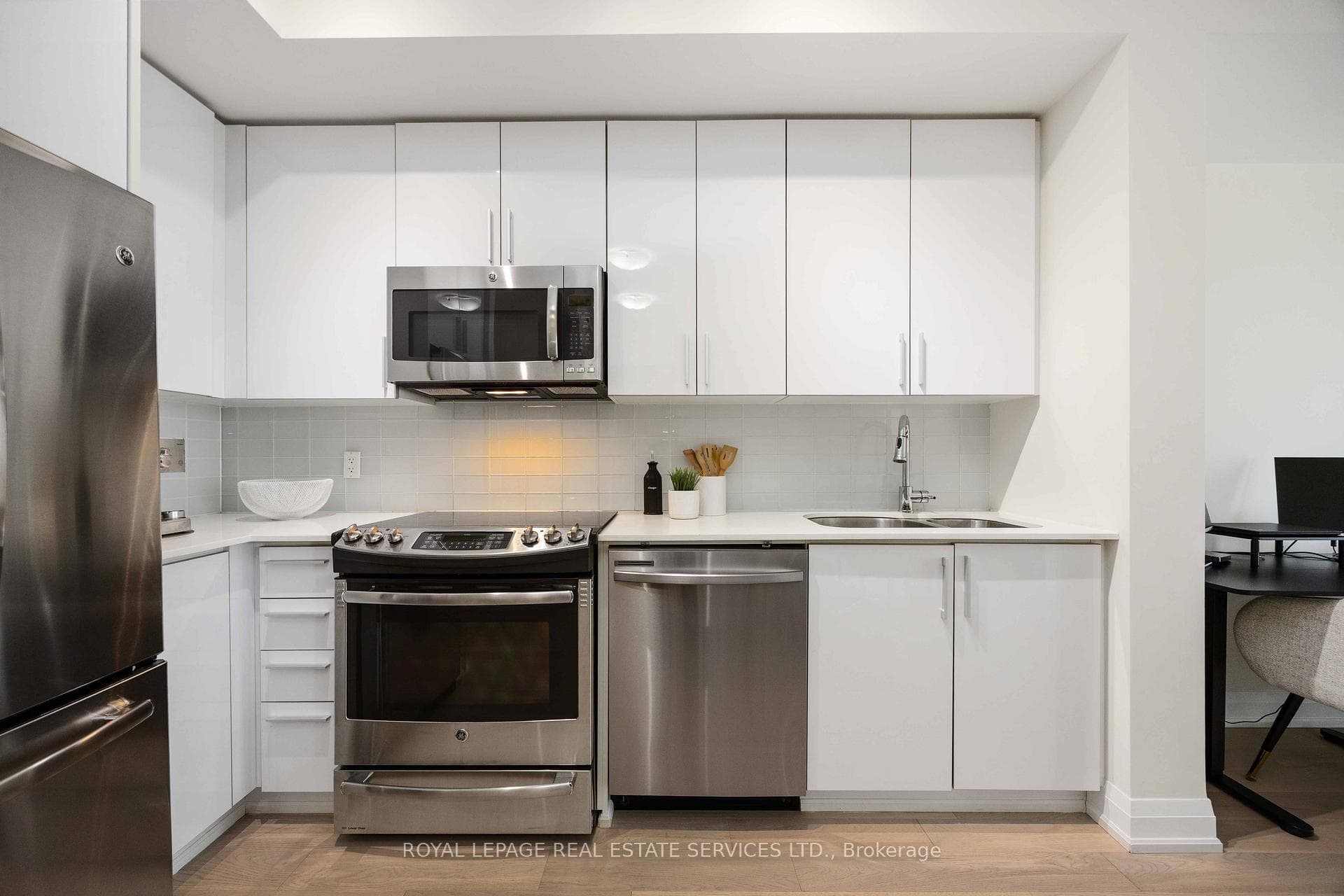 2212 Lake Shore Boulevard Unit 3807 - Condo photo 7 of 44 in Liberty Village / Parkdale / South Parkdale, Ontario