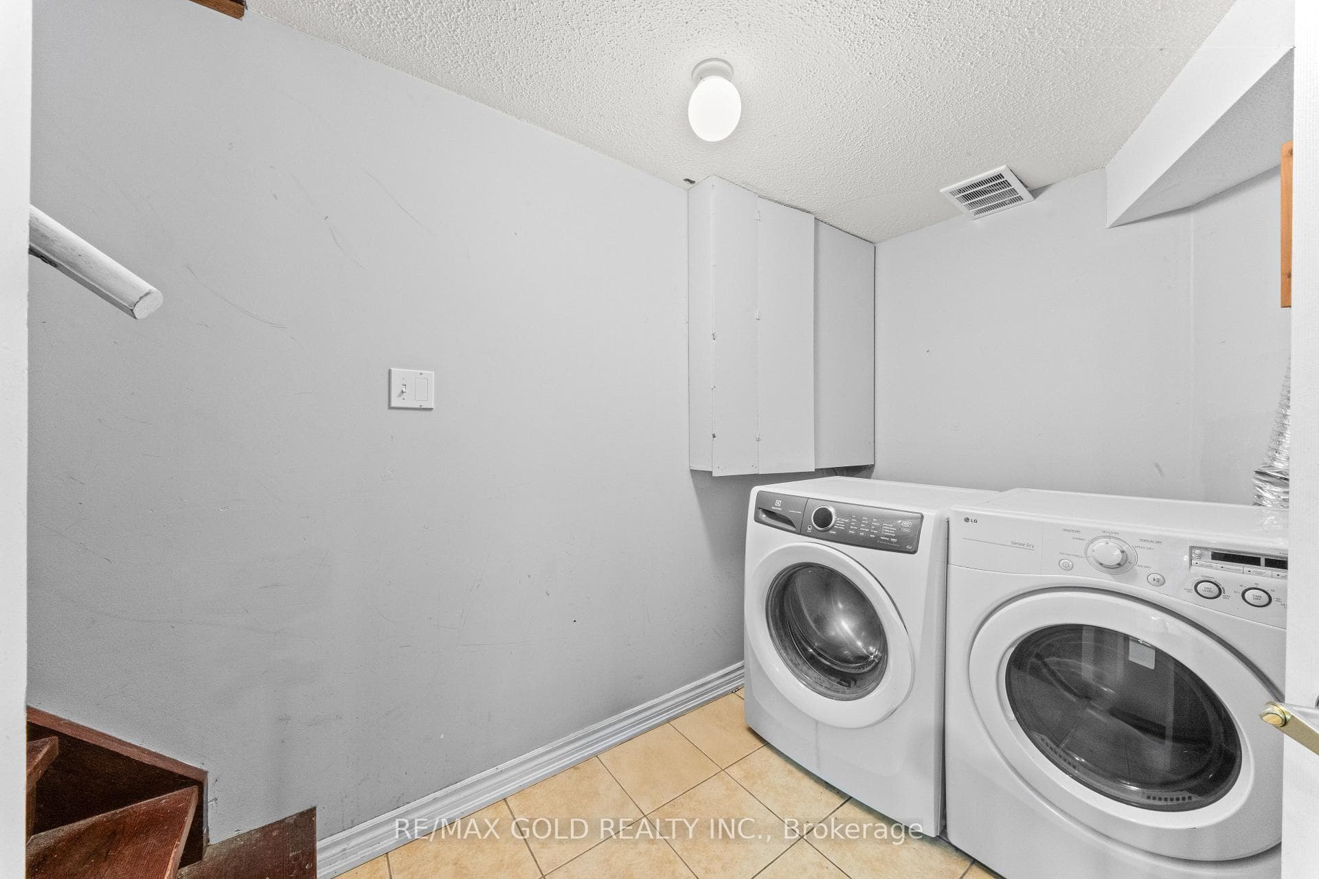 31 Ravenscliffe Court - Detached photo 30 of 32 in Brampton, Ontario