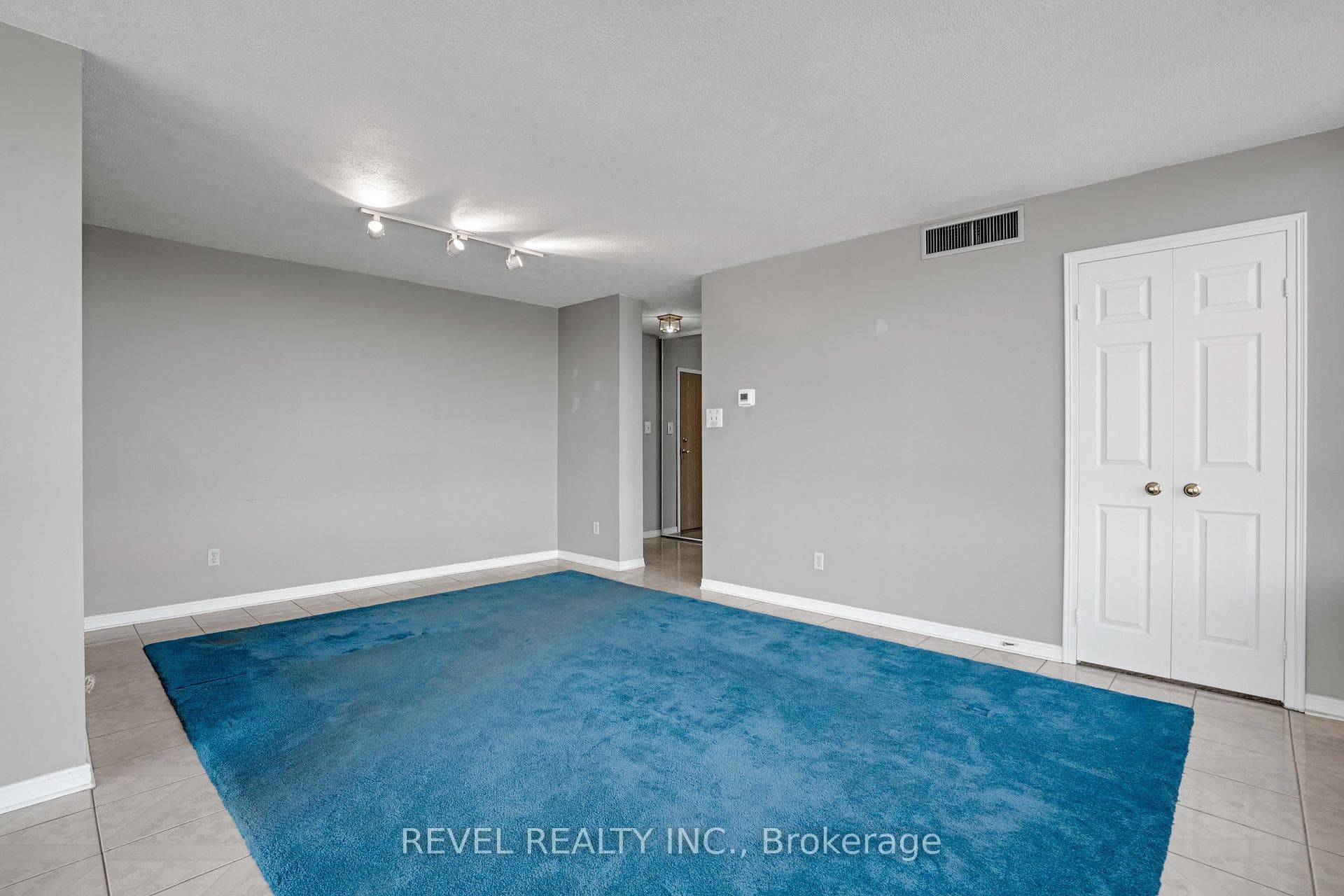 1360 Rathburn Road Unit 403 - Condo photo 4 of 31 in Mississauga, Ontario