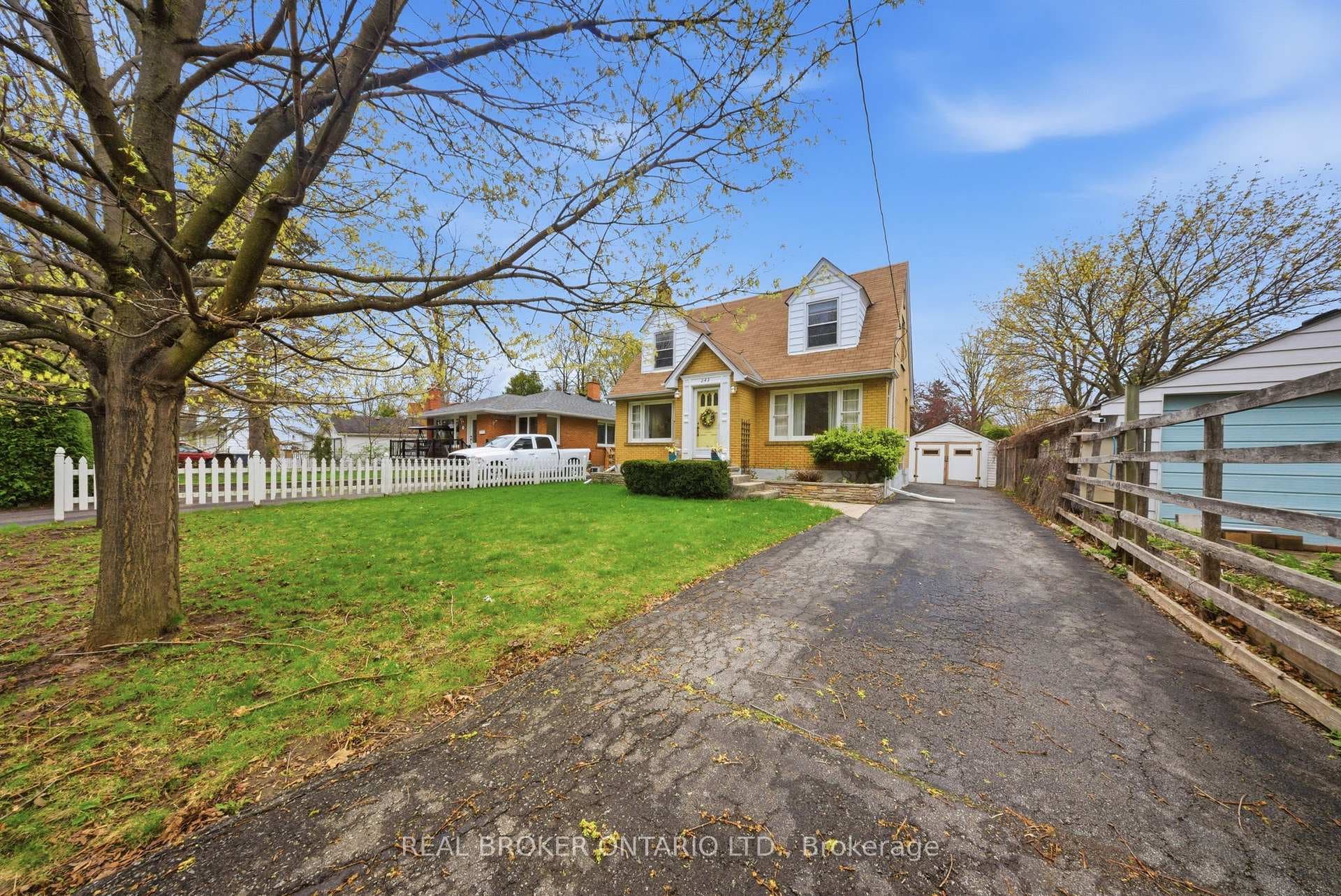 243 Sydney Street - Detached photo 3 of 35 in Milton, Ontario