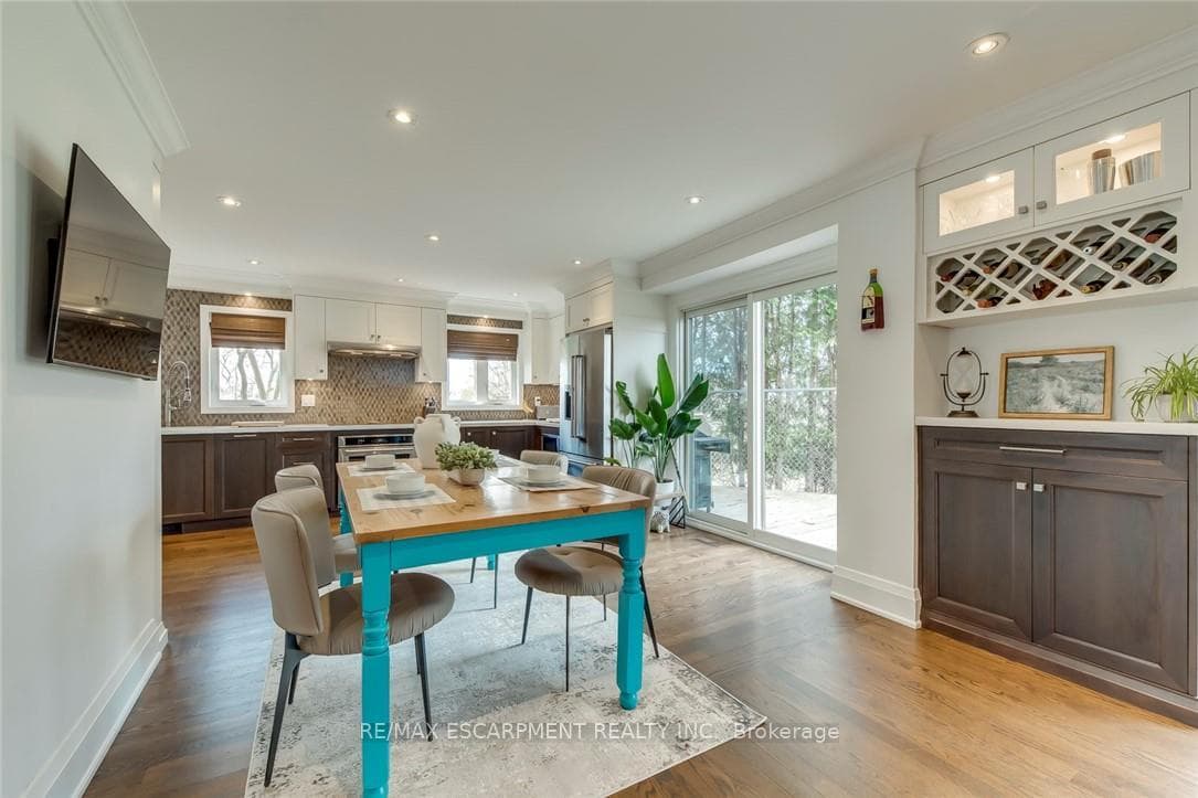 3311 SPRINGVALE Court - Detached photo 13 of 50 in Burlington, Ontario
