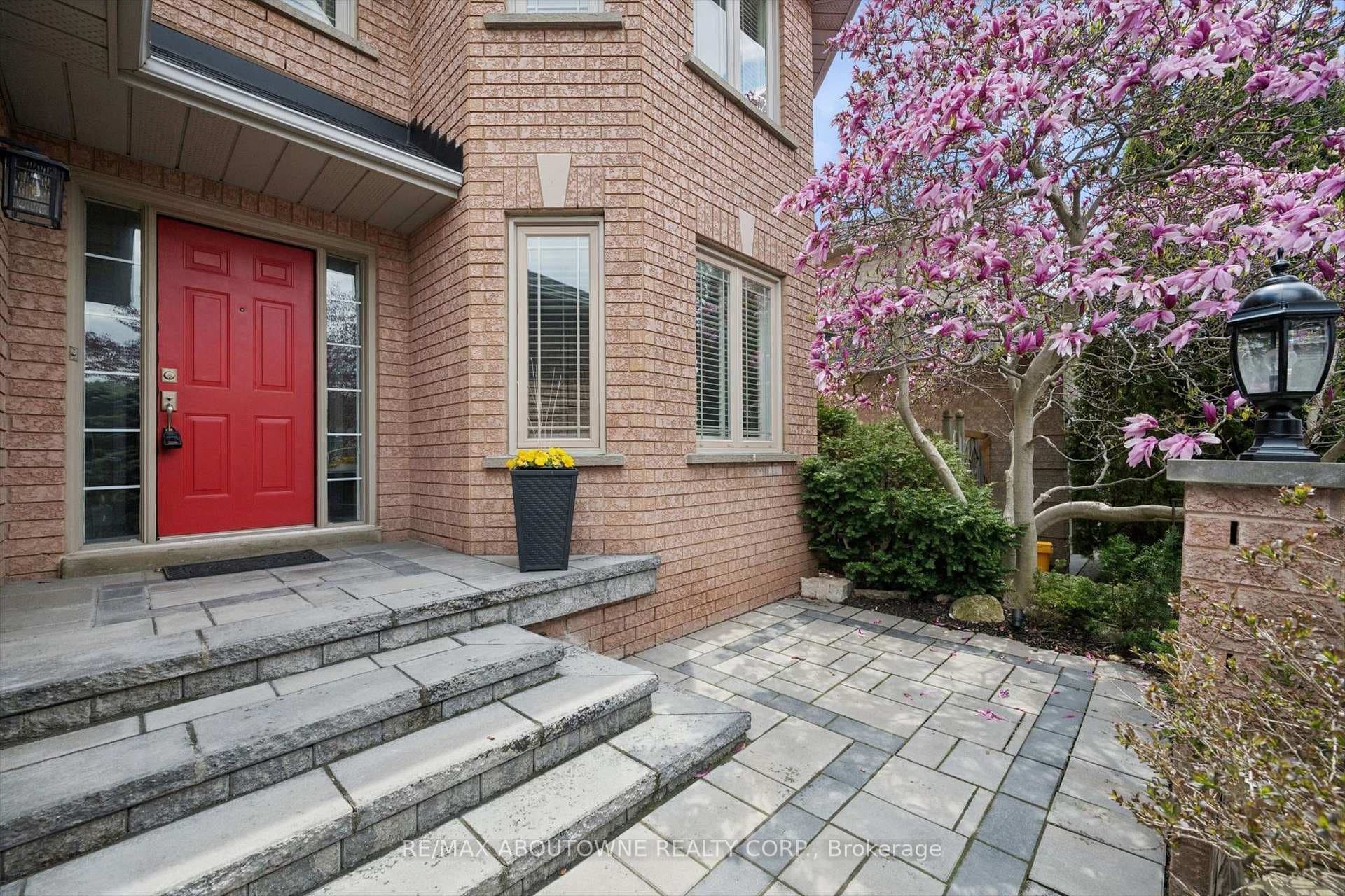154 Howell Road - Detached photo 3 of 50 in Oakville, Ontario