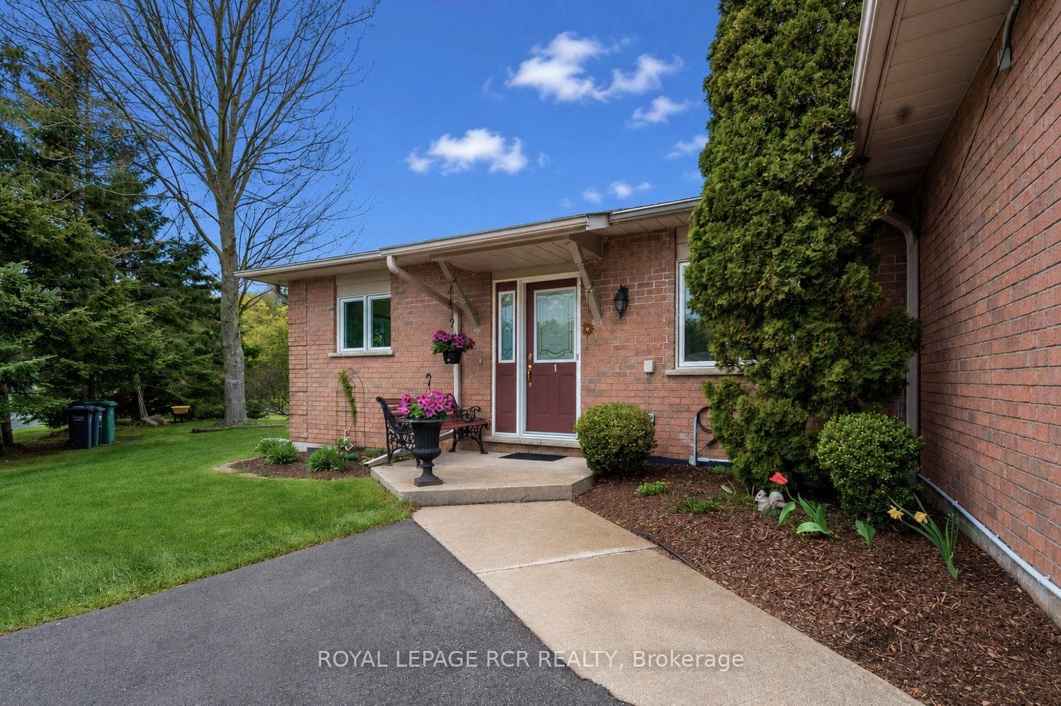 28 Reddington Drive Unit 1 - Condo photo 2 of 41 in Caledon, Ontario