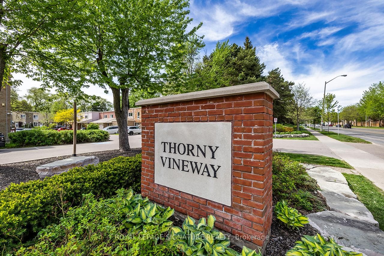 106 Thorny Vineway N/A - home for sale in Hillcrest Village / Bayview Village, Ontario