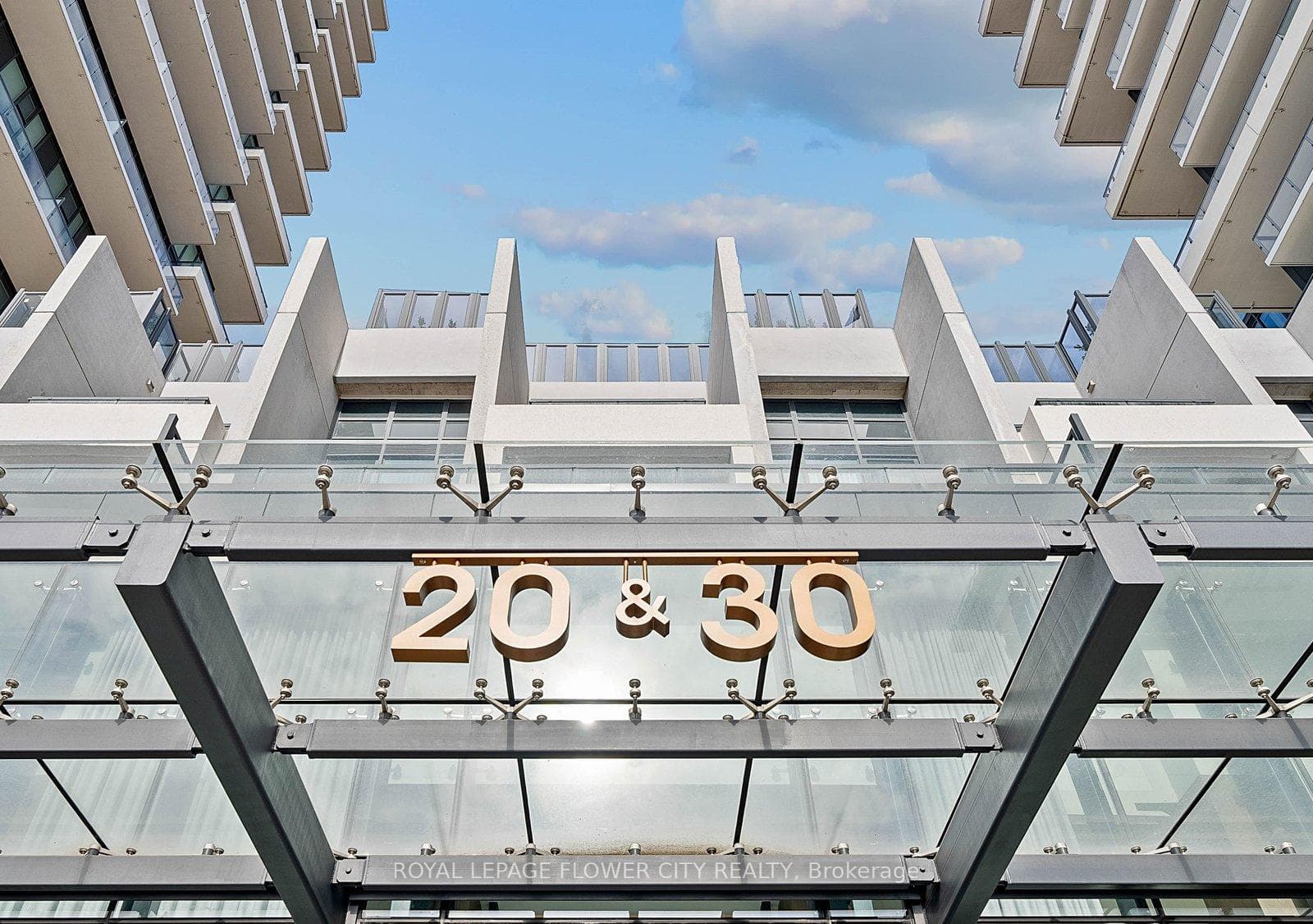 20 Inn On The Park Drive Unit 938 - Condo photo 3 of 36 in Don Mills / Parkwoods / Victoria Village, Ontario