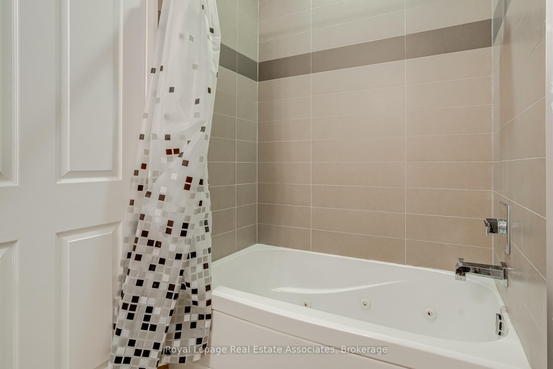 2470 Prince Michael Drive Unit 712 - Condo photo 32 of 49 in Oakville, Ontario