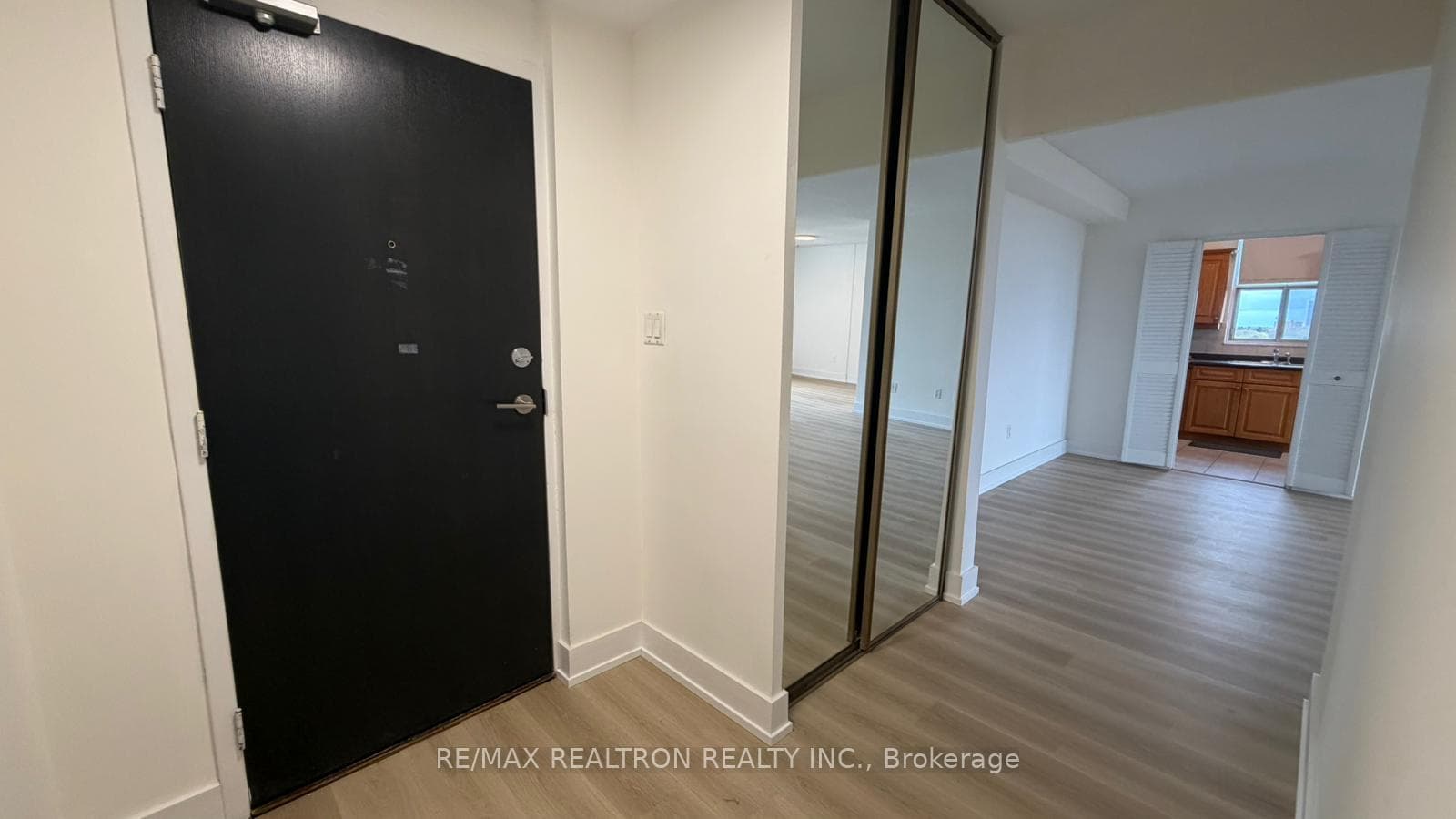 15 Vicora Linkway N/A Unit 903 - Condo photo 5 of 30 in Flemingdon Park / Don Mills, Ontario