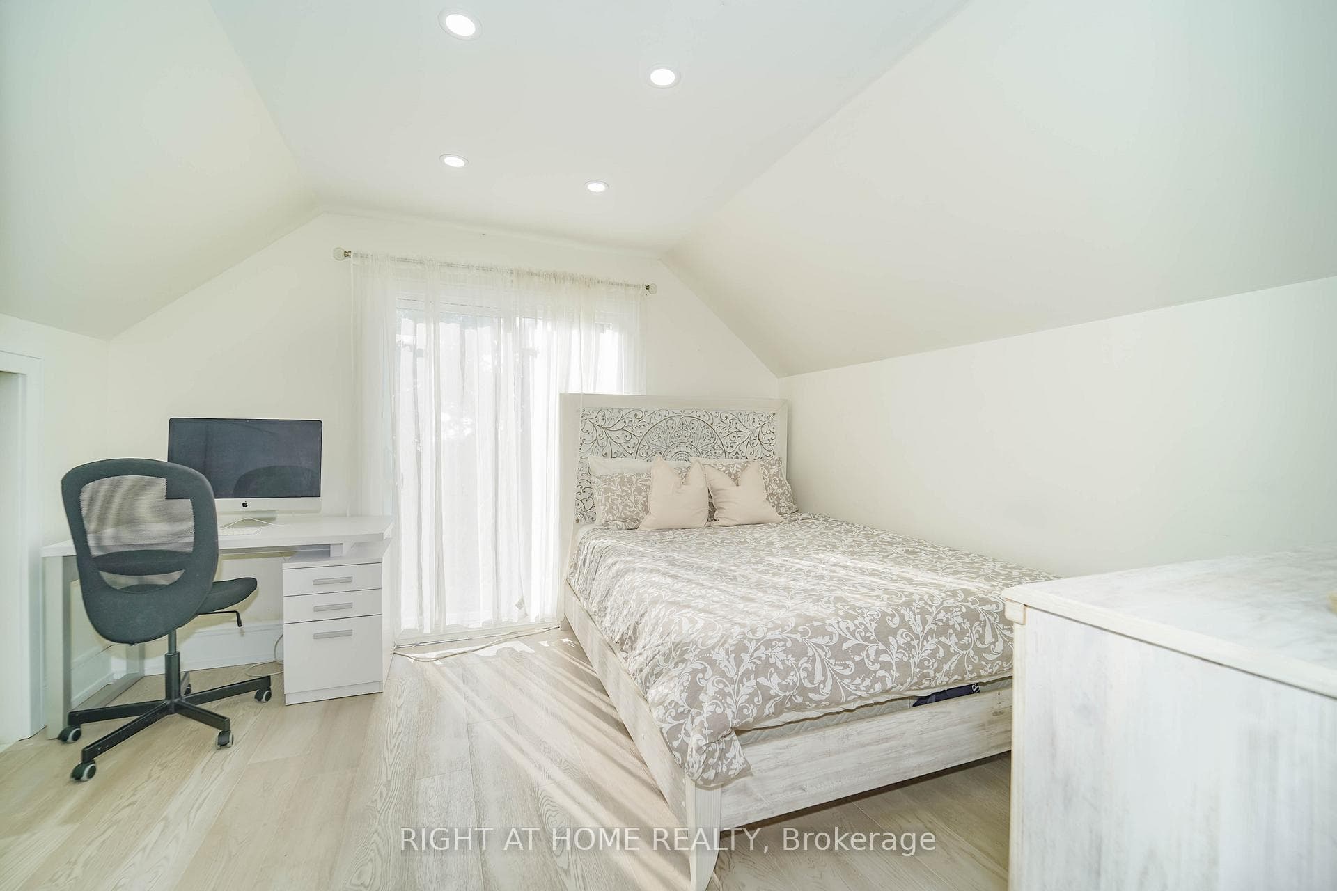 174 Aylesworth Avenue - Detached photo 21 of 50 in Birch Cliff / Cliffside, Ontario