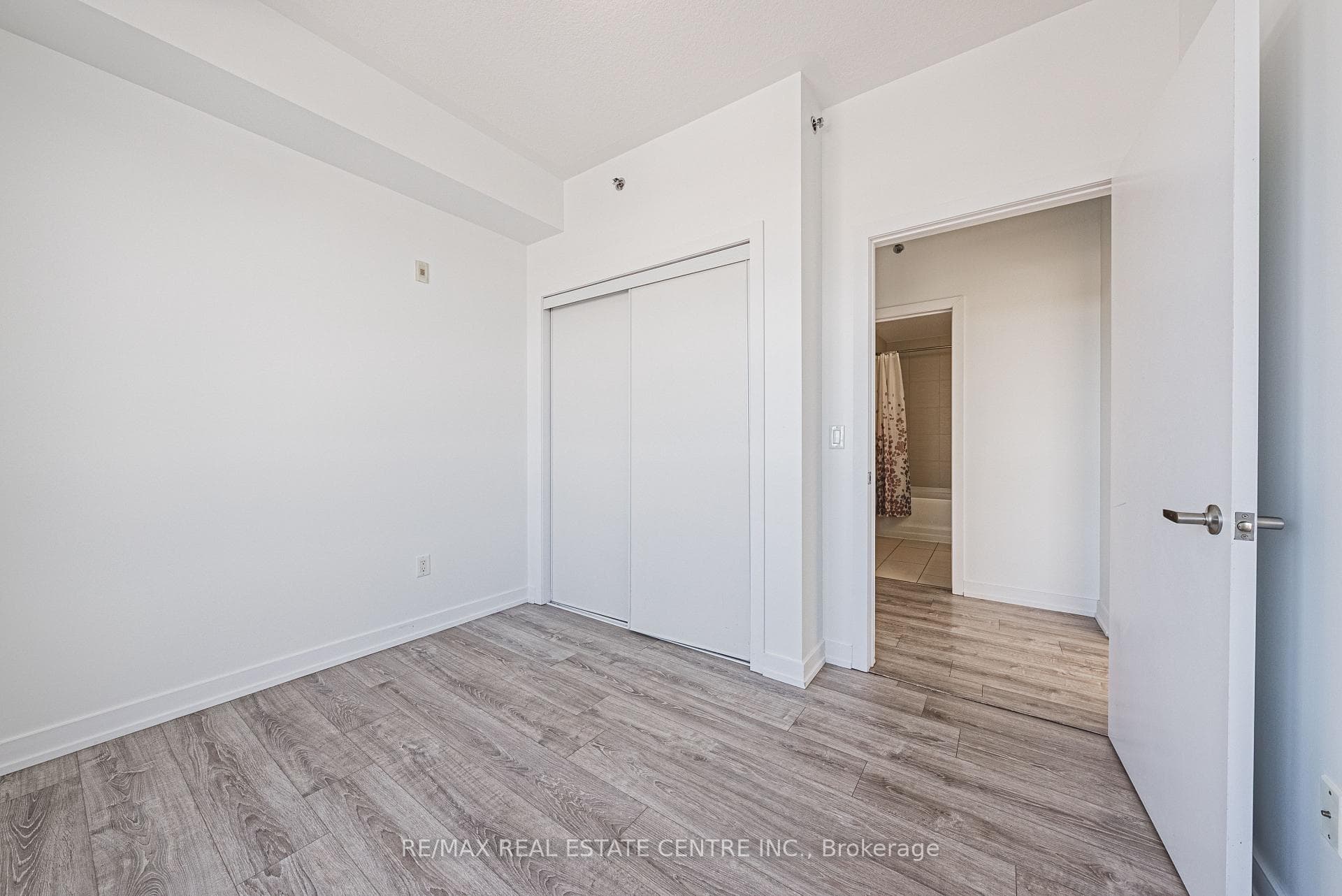 2486 Old Bronte Road Unit 706 - Condo photo 17 of 38 in Oakville, Ontario
