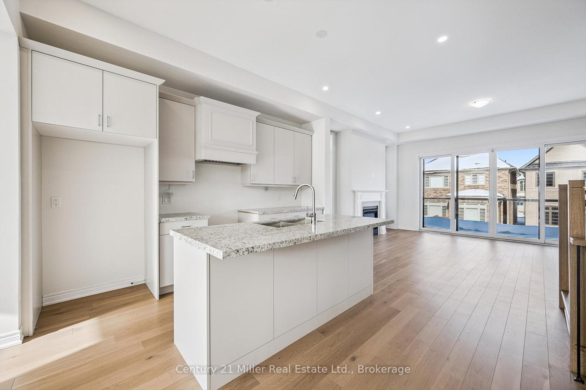 3199 Sixth Line - Townhouse photo 5 of 38 in Oakville, Ontario