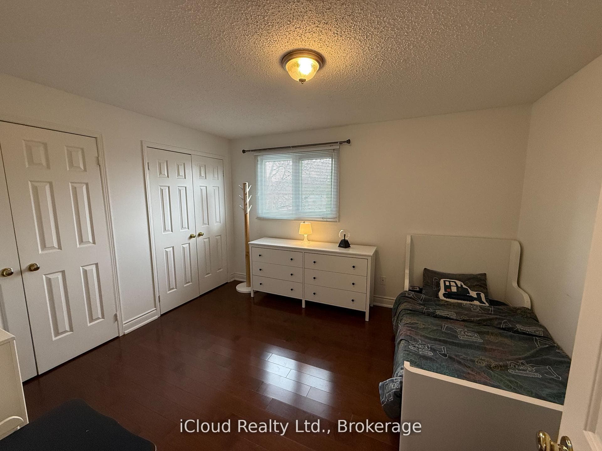 2067 Hunters Wood Drive - Detached photo 16 of 23 in Burlington, Ontario