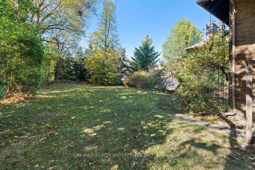 1520 Pinetree Crescent - Detached photo 32 of 37 in Mississauga, Ontario