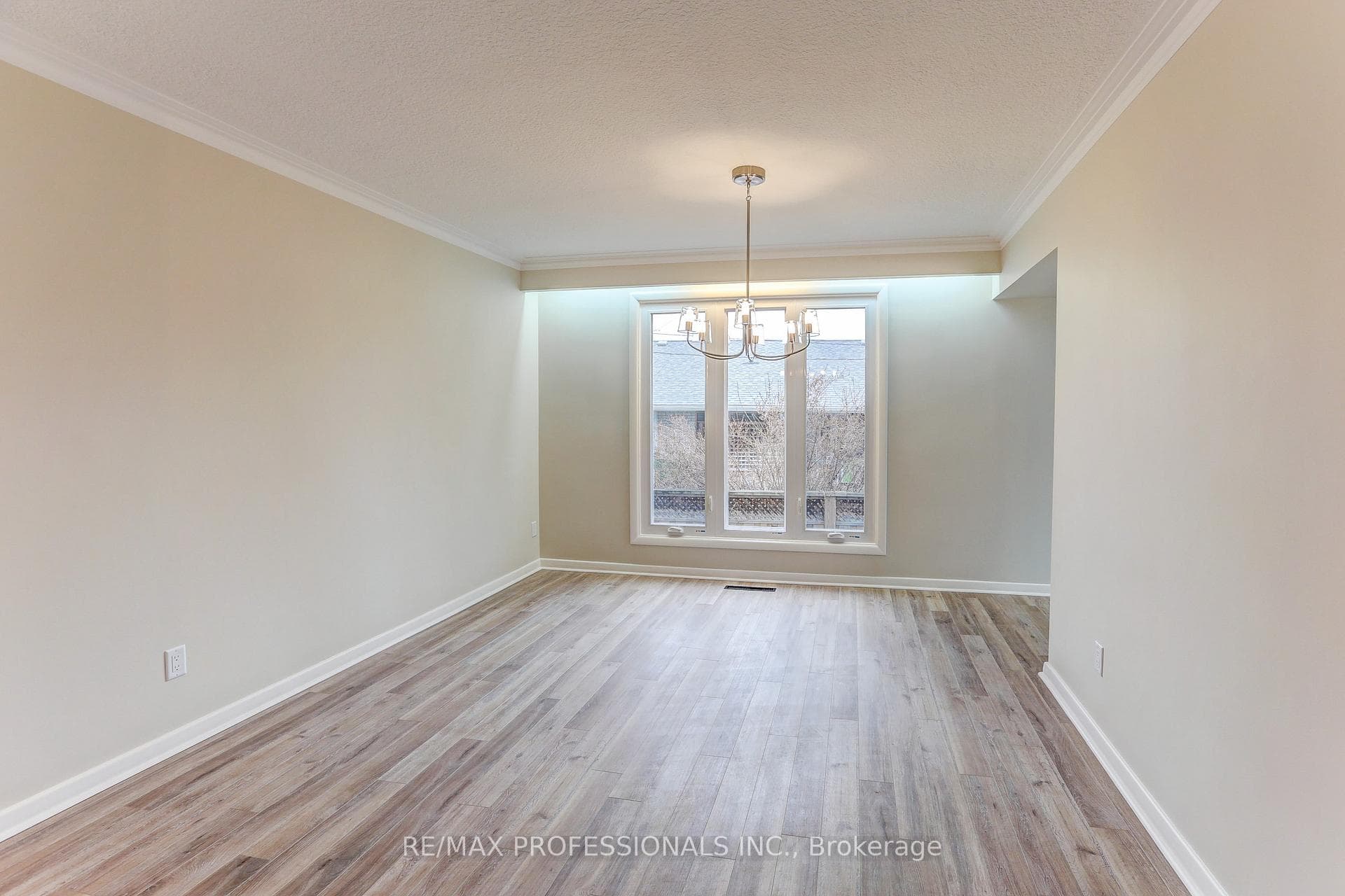 23 Ravensbourne Crescent - Detached photo 12 of 44 in Etobicoke (Islington / Rexdale), Ontario