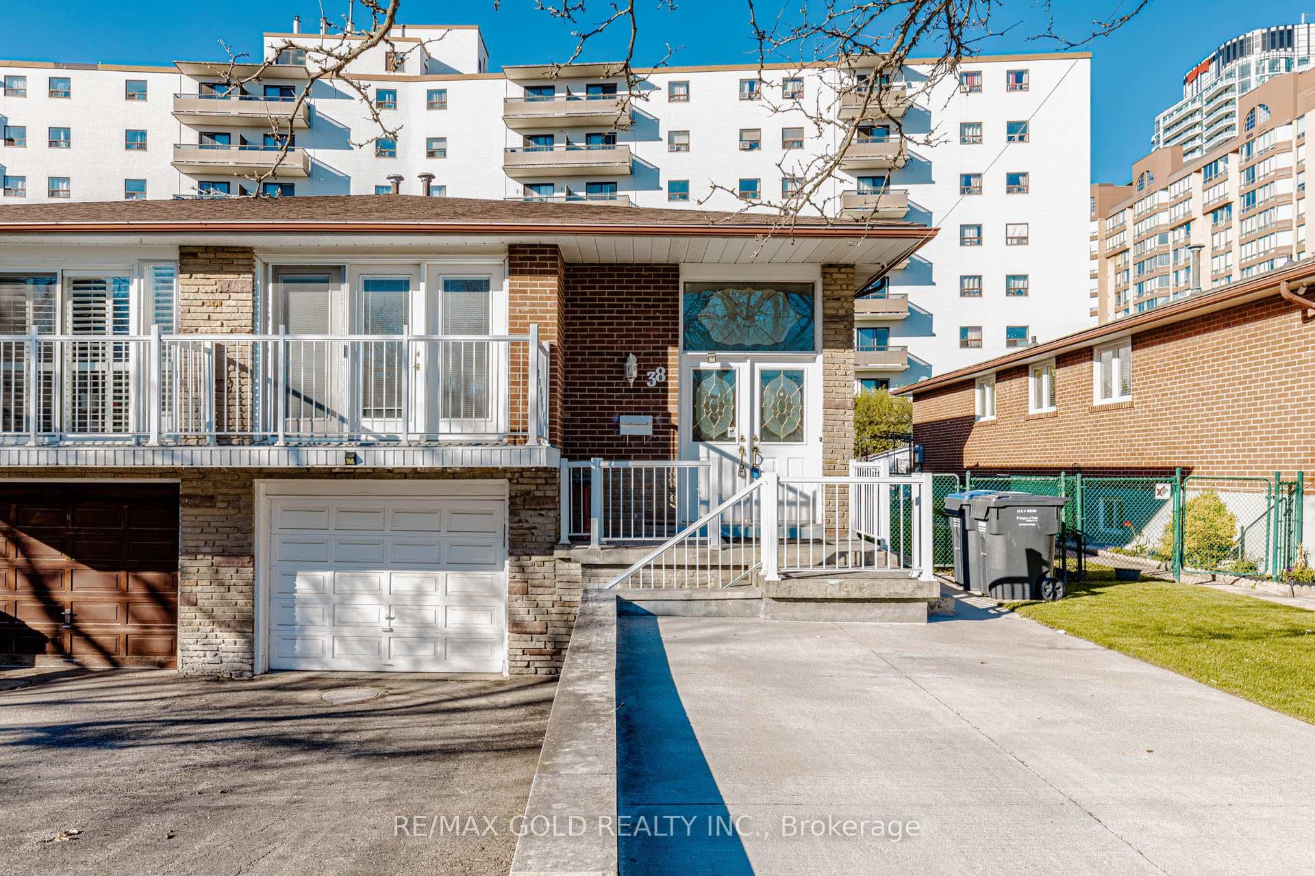 38 Achill Crescent - Semi-Detached photo 3 of 50 in Mississauga, Ontario