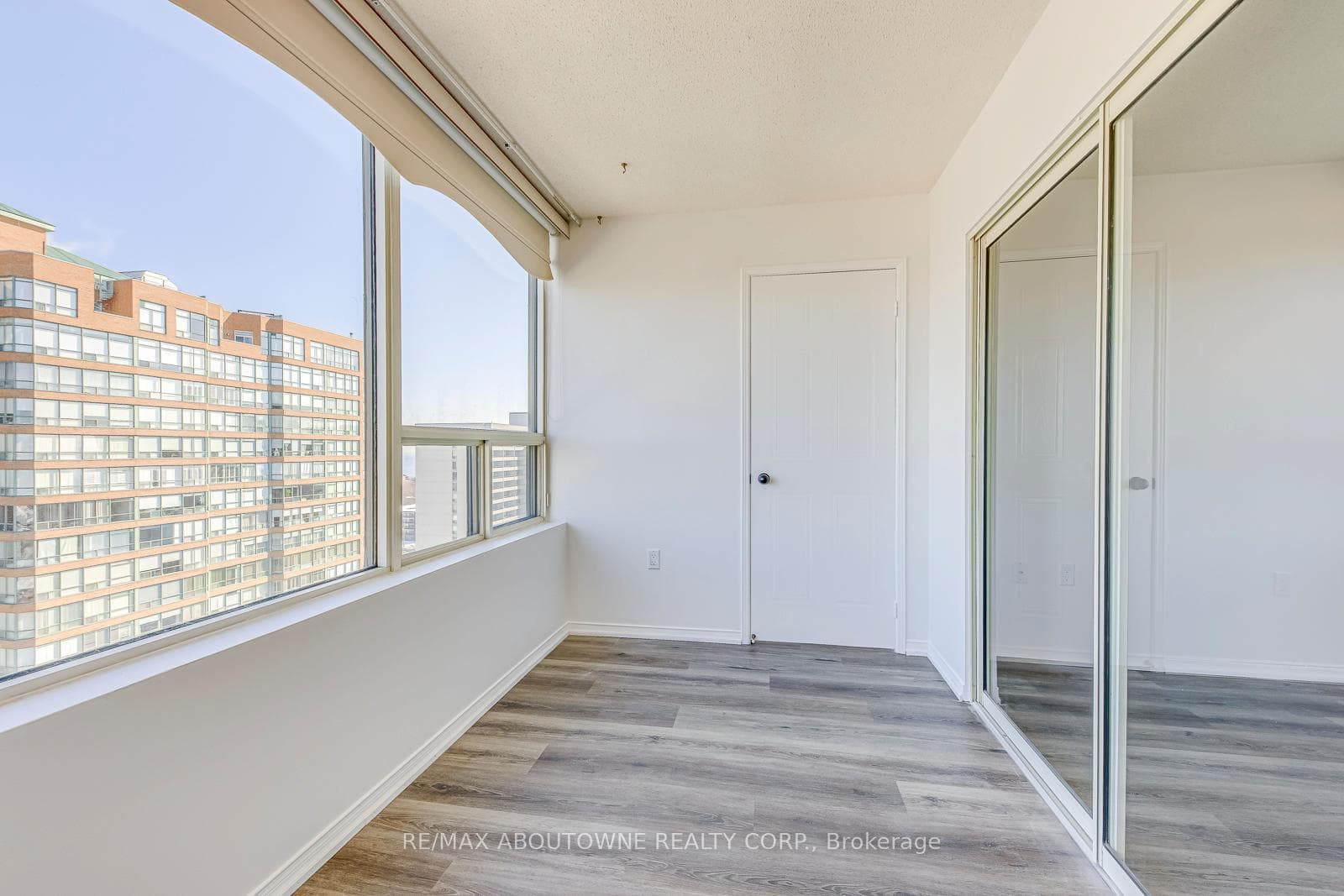 1270 Maple Crossing Boulevard Unit 1705 - Condo photo 20 of 44 in Burlington, Ontario
