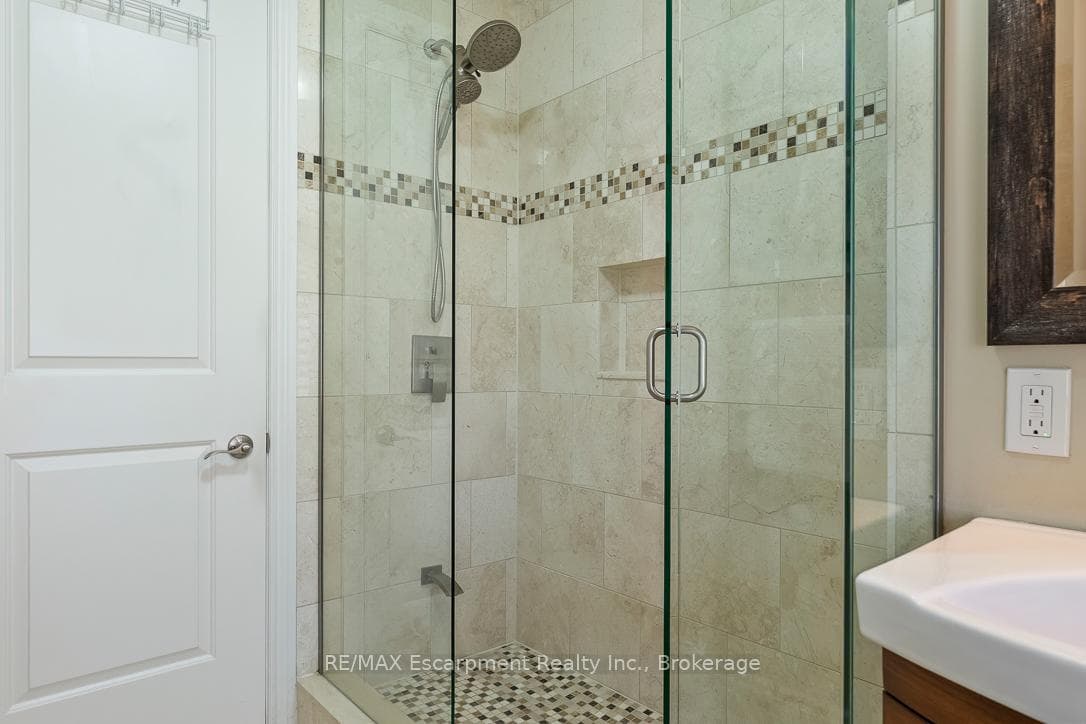 214 MAPLE GROVE Drive - Detached photo 27 of 49 in Oakville, Ontario