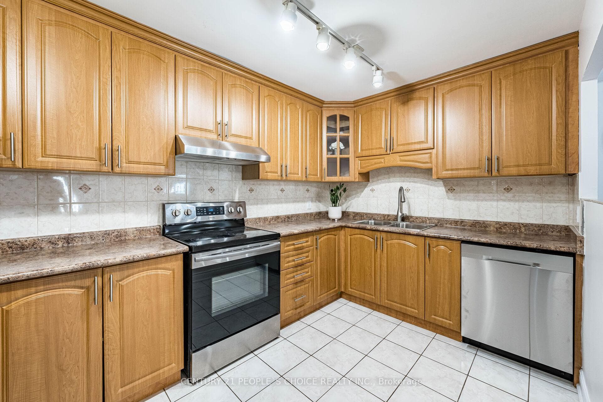 195 Wynford Drive Unit 1602 - Condo photo 14 of 37 in Flemingdon Park / Don Mills, Ontario