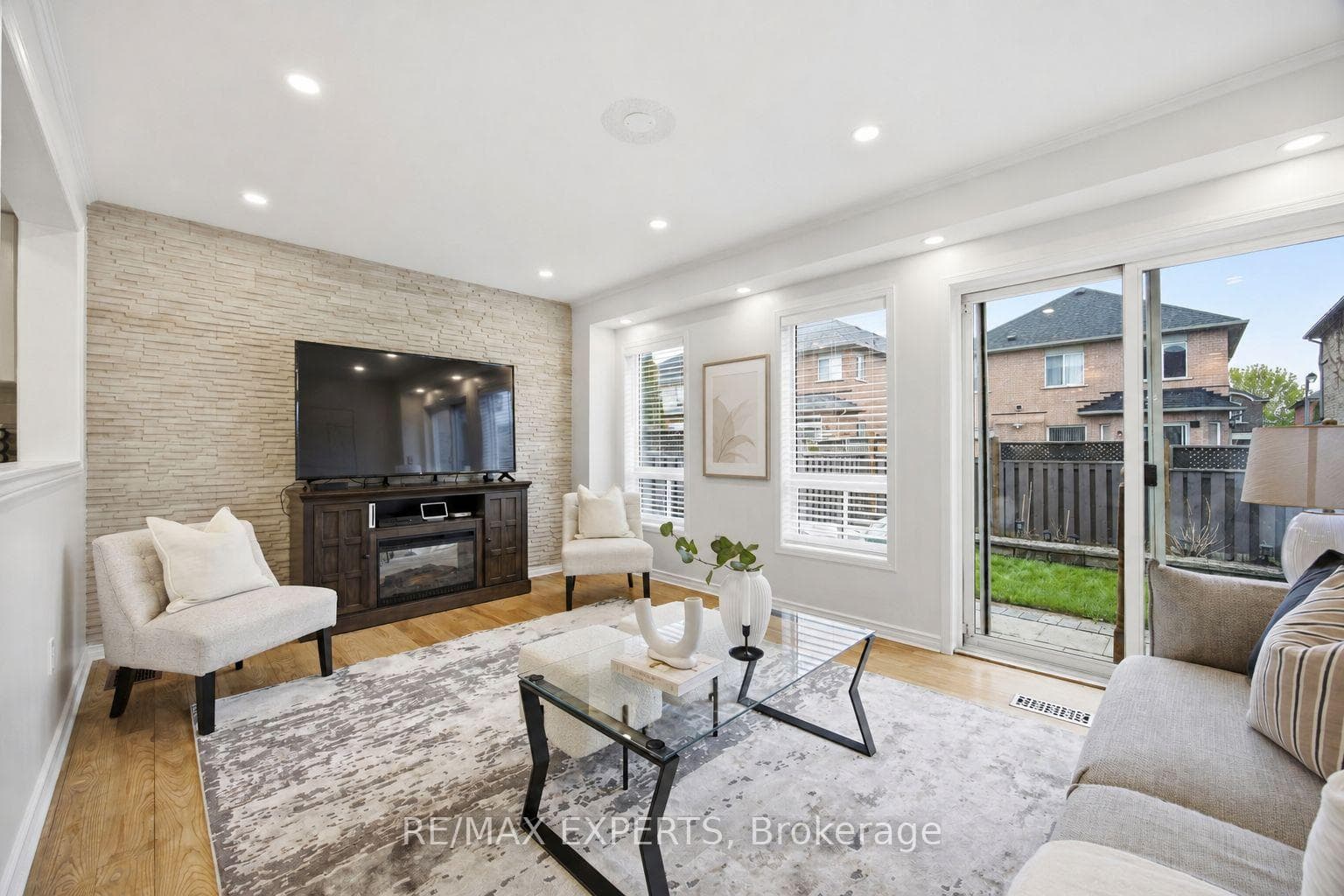 40 Dills Crescent - Detached photo 10 of 36 in Milton, Ontario