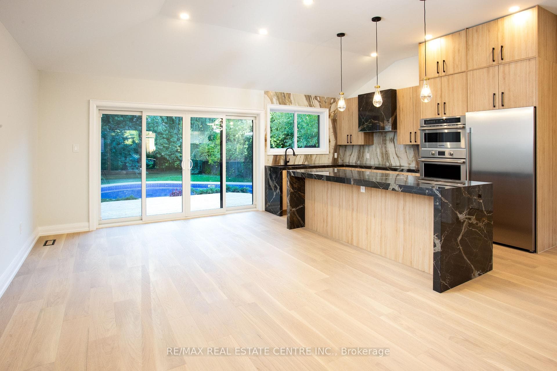 446 Willis Drive - Detached photo 9 of 35 in Oakville, Ontario
