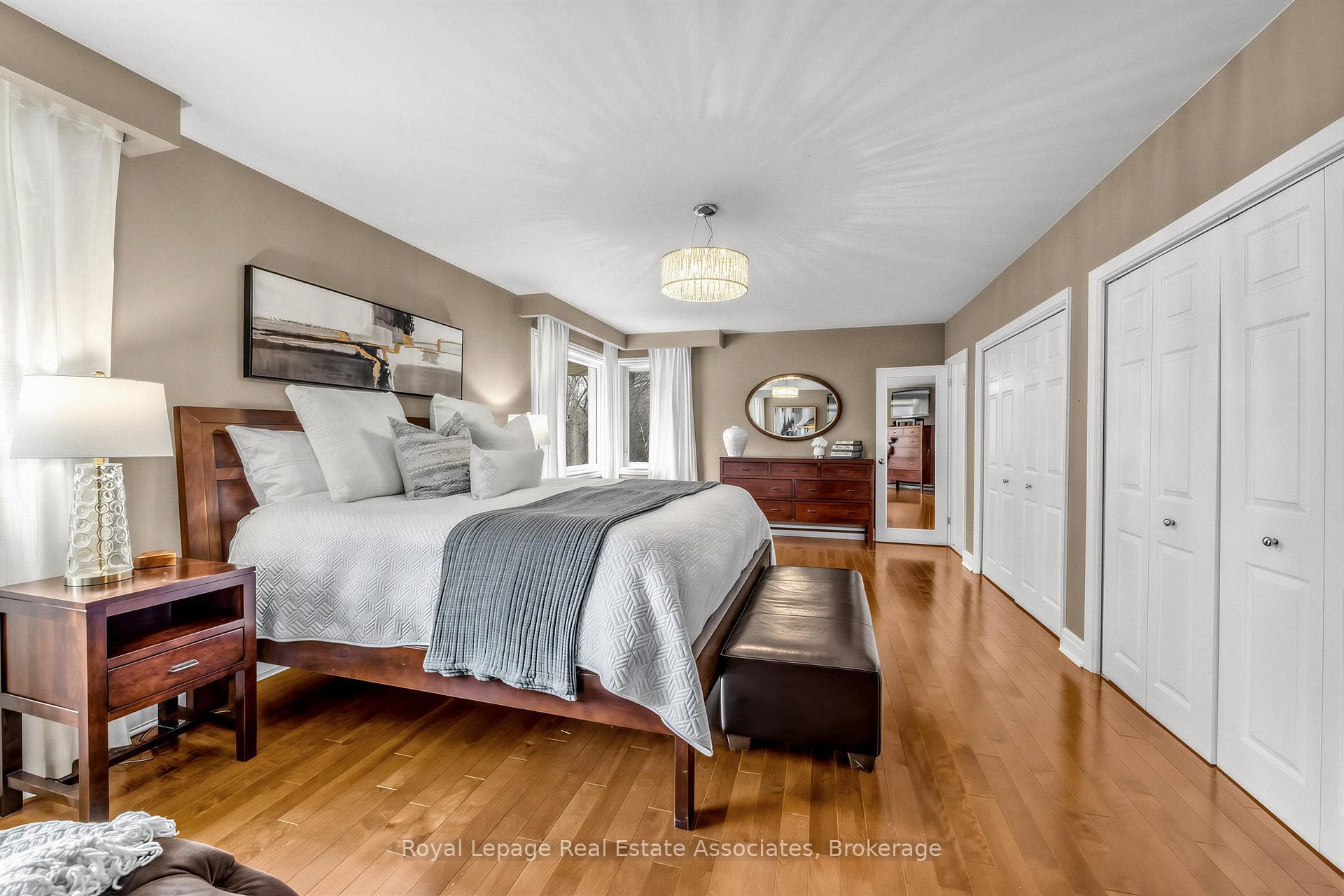 1561 Pinetree Crescent - Detached photo 14 of 42 in Mississauga, Ontario