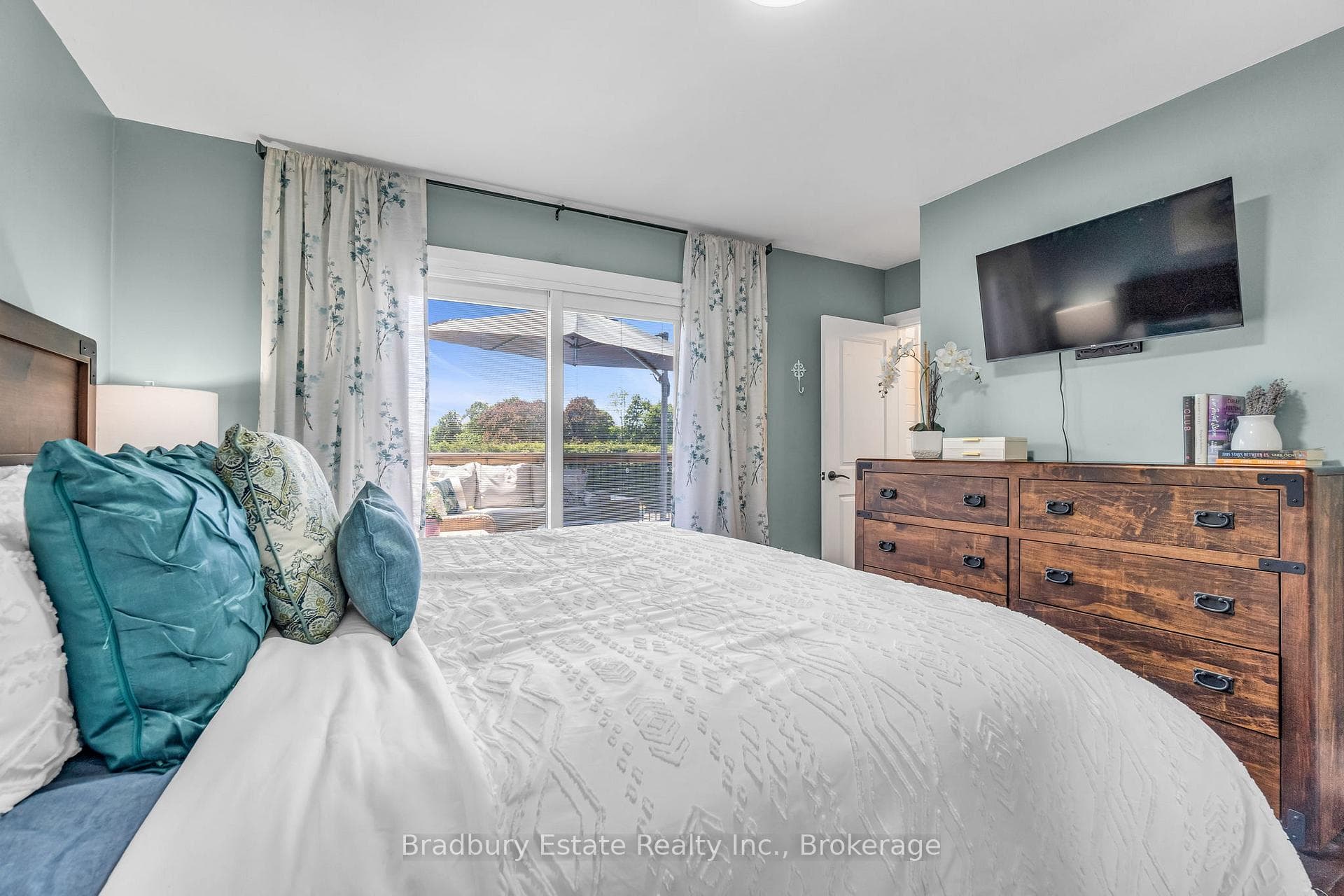 498 Wicklow Road - Detached photo 16 of 39 in Burlington, Ontario