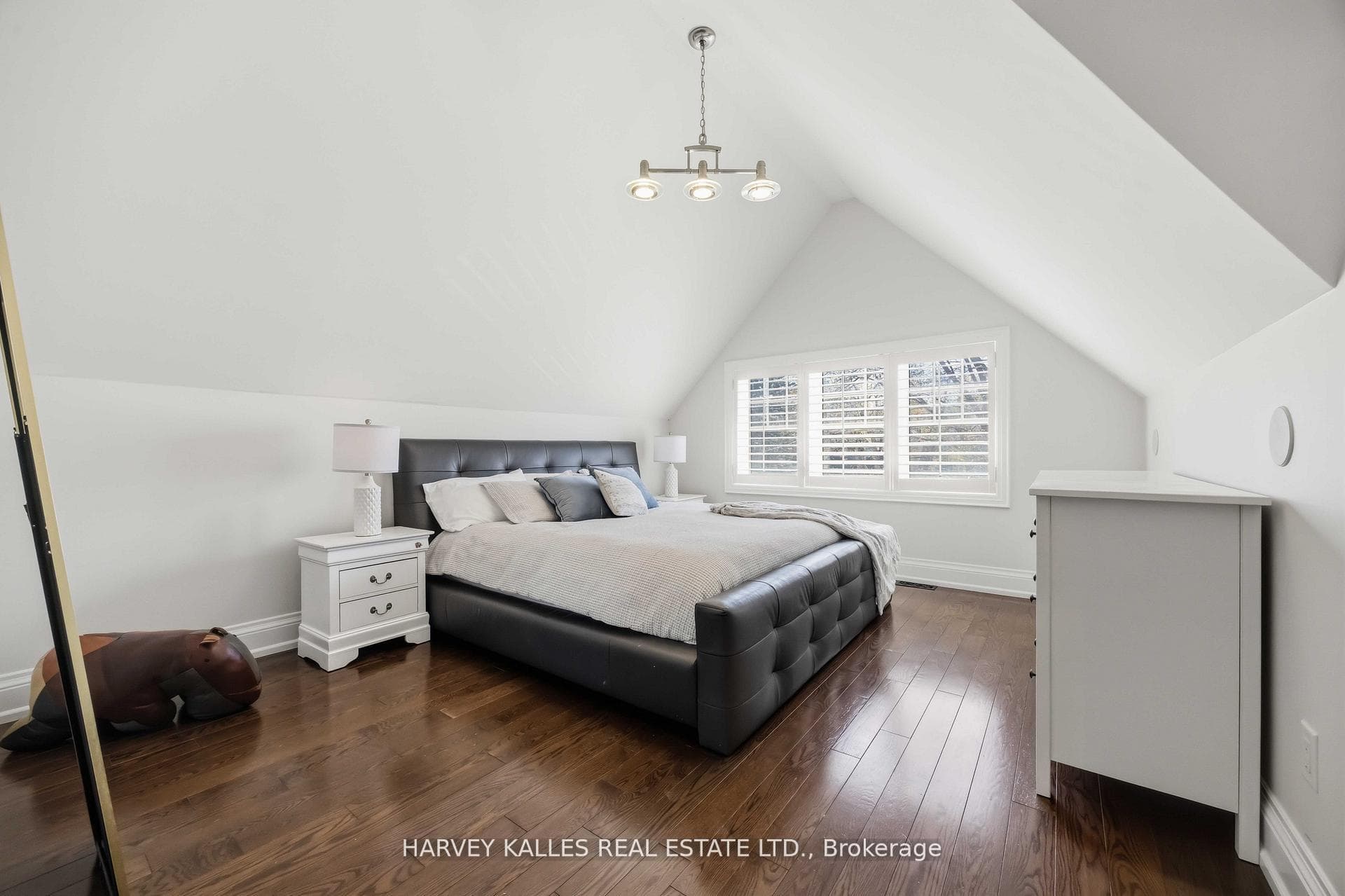 27 Ashley Park Road - Detached photo 22 of 49 in Etobicoke (Islington / Rexdale), Ontario