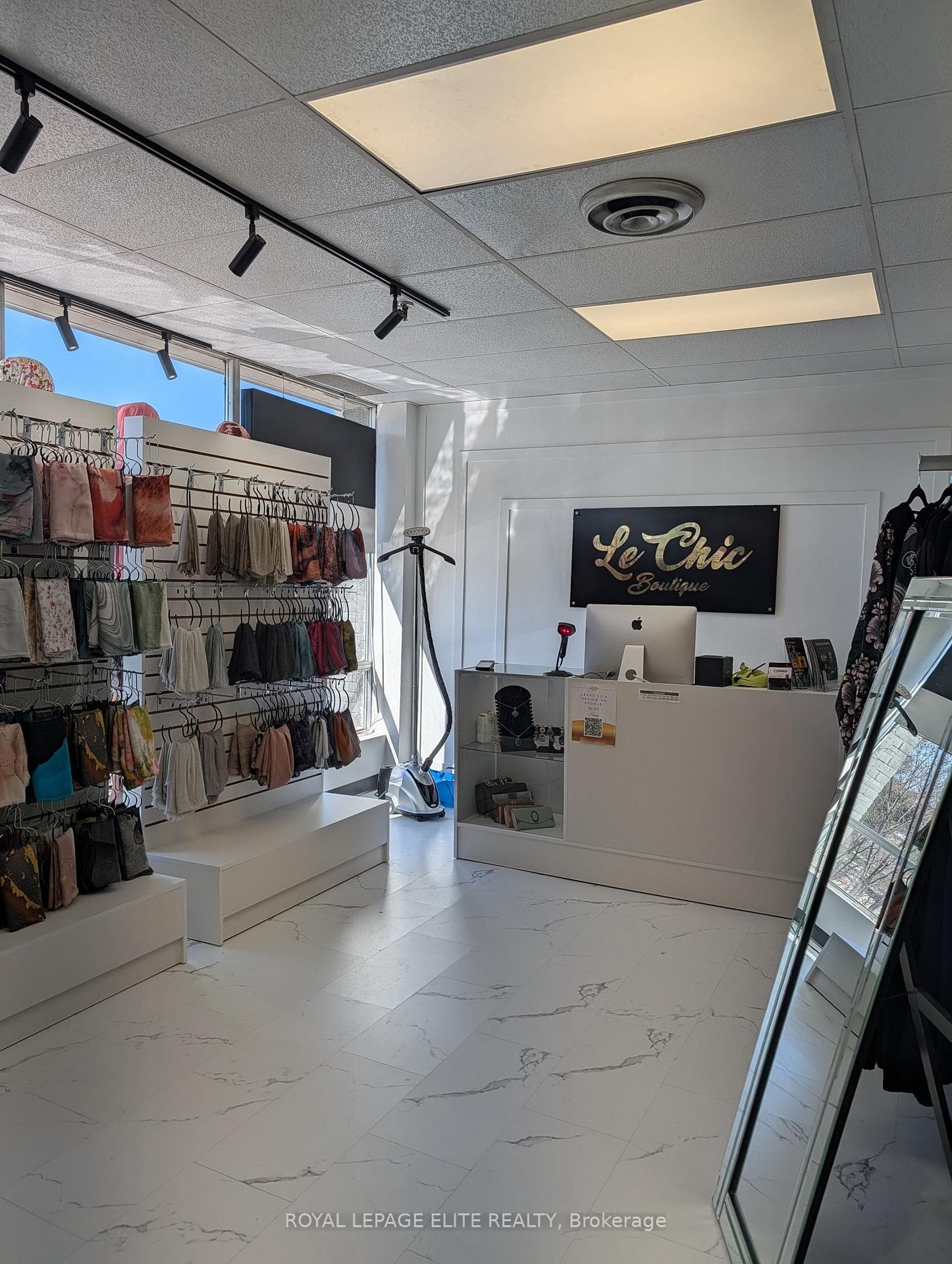 700 DUNDAS Street Unit 202 - Commercial photo 2 of 6 in Mississauga, Ontario