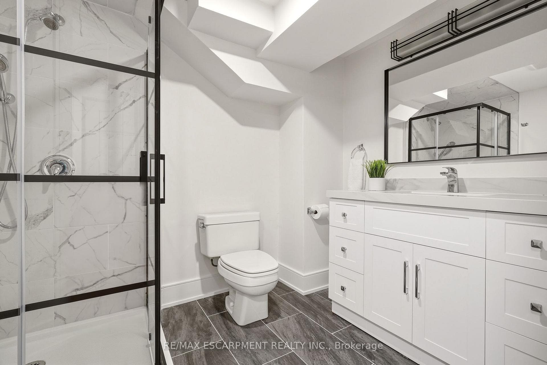 2347 Tweedsmuir Court - Detached photo 37 of 48 in Burlington, Ontario