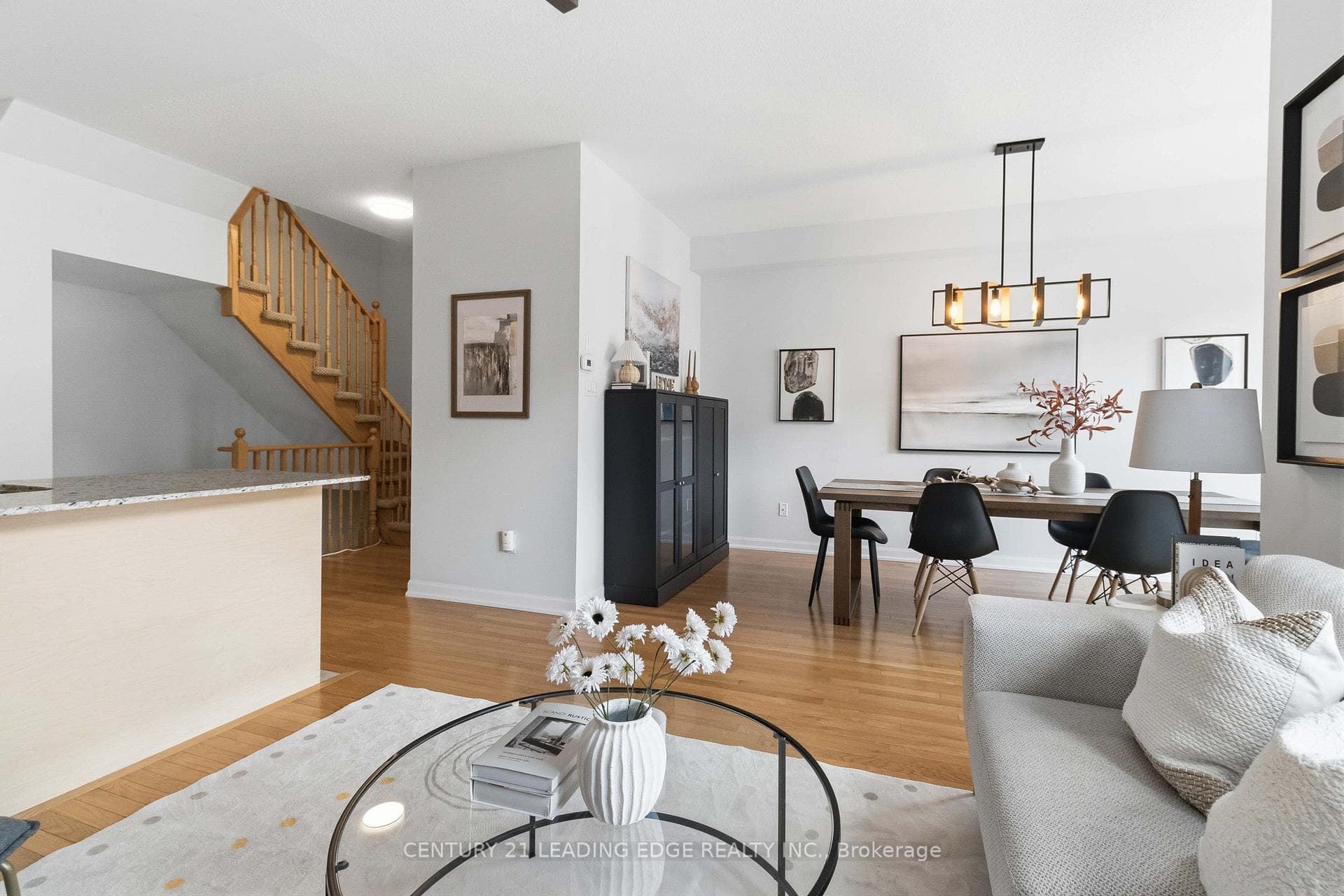 165 Hampshire Way Unit 106 - Townhouse photo 4 of 28 in Milton, Ontario