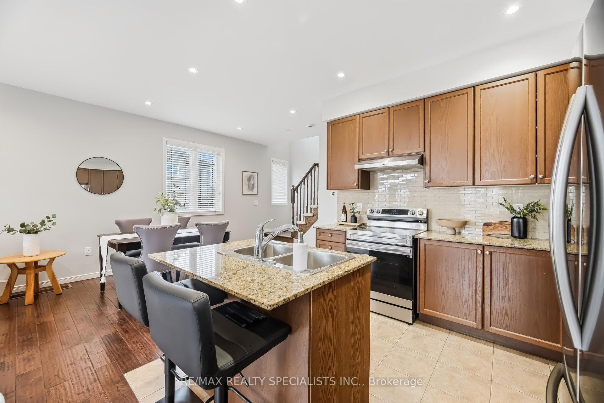 33 Birchfield Crescent - Townhouse photo 7 of 16 in Caledon, Ontario