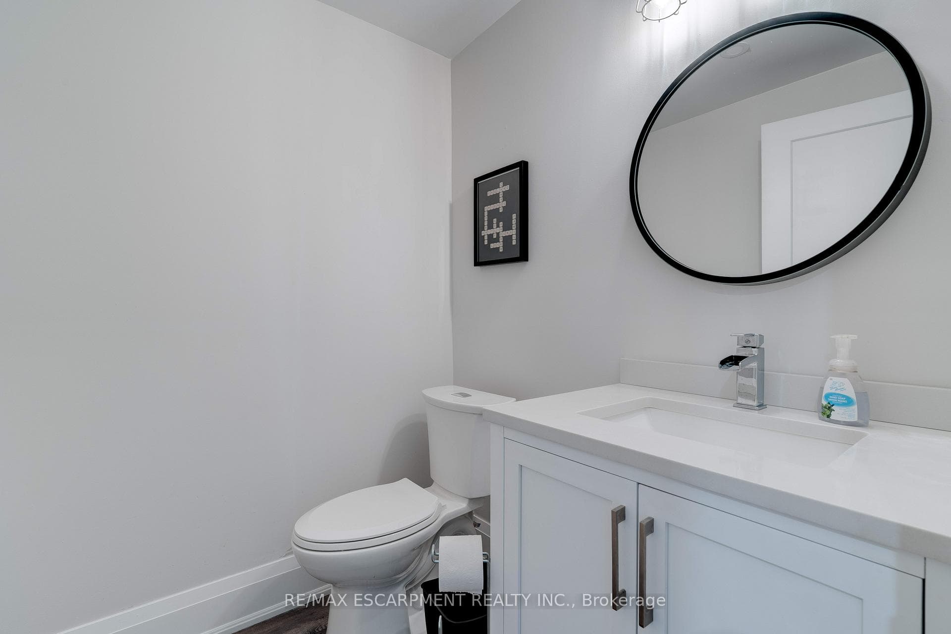 296 Kent Crescent - Multi-Family photo 26 of 50 in Burlington, Ontario