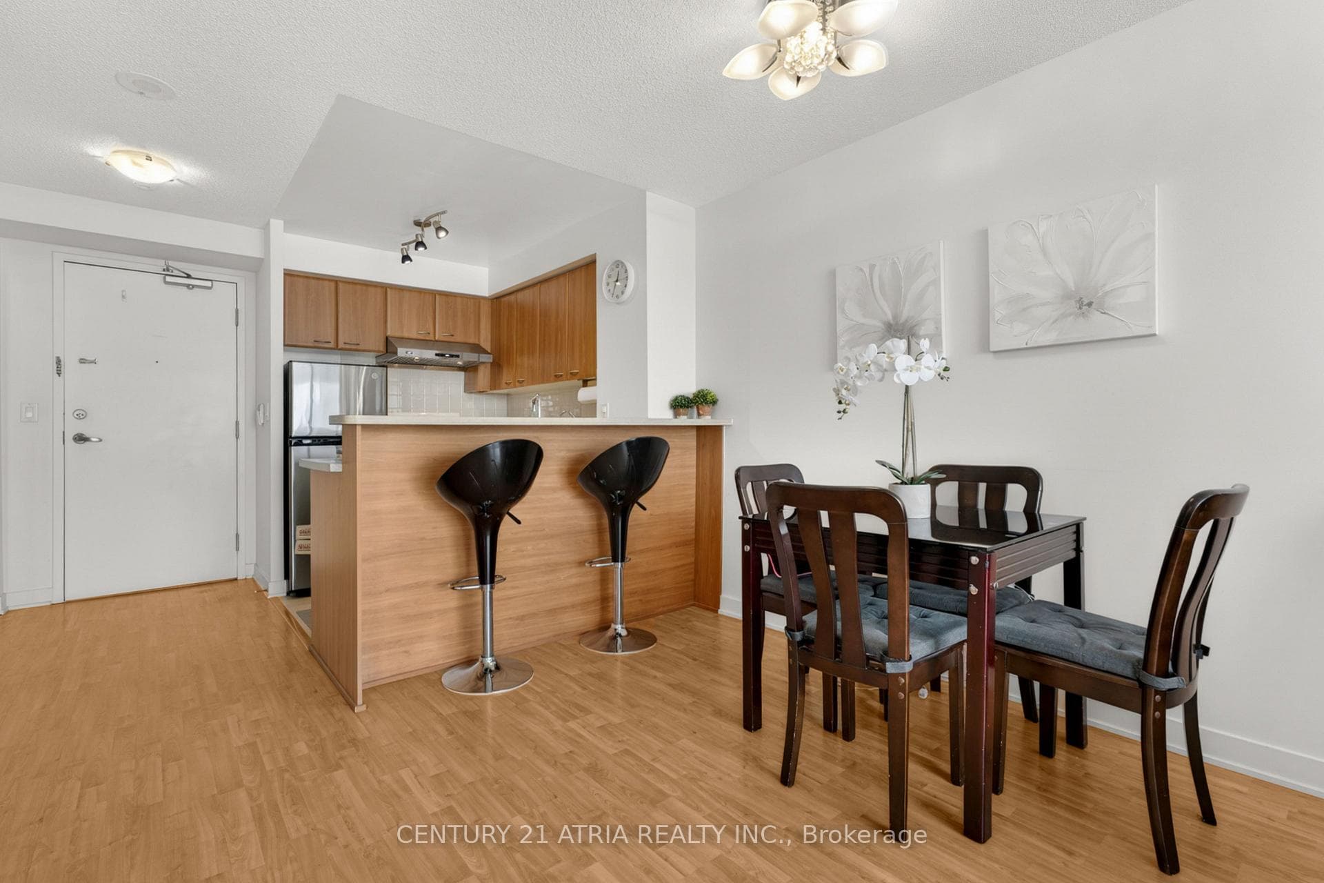 38 Lee Centre Drive Unit 908 - Condo photo 2 of 20 in Scarborough (West Hill / Highland Creek), Ontario
